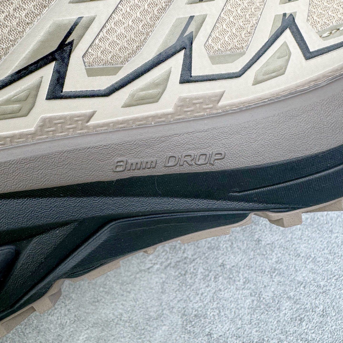 图片[19]-＃K版 凯乐石KAILAS 远征 MAX FLT 运动户外 防滑防水透气 低帮 登山徒步鞋 KAILAS凯乐石品牌是全球三大全系攀登品牌之一，于2003年创立于中国广州，致力于为有攀登梦想的户外运动员及爱好者，研发制造功能性专业装备，满足他们在极限环境下安全舒适的需求，凯乐石专注于科技面料的开发及专业功能设计，产品线覆盖登山、攀岩、徒步、越野跑山、露营、旅行等多项户外运动，通过运动员的测试反馈，不断进化迭代，产品荣获国内外大奖71座，发明专利21个，更突破性的自主研发攀登器械，打造出中国的攀登硬实力。实拍调校N版已经零色差零失真 百分百还原实物色彩所见即所得 不存在货不对板色差等低级问题 选购参考实物拍摄 不混卖不参货 只用心做好货严格选品 承诺混一赔十 尺码：36 36.5 37.5 38 38.5 39 39.5 40 40.5 41 41.5 42 42.5 43 44 44.5 45-选品中心