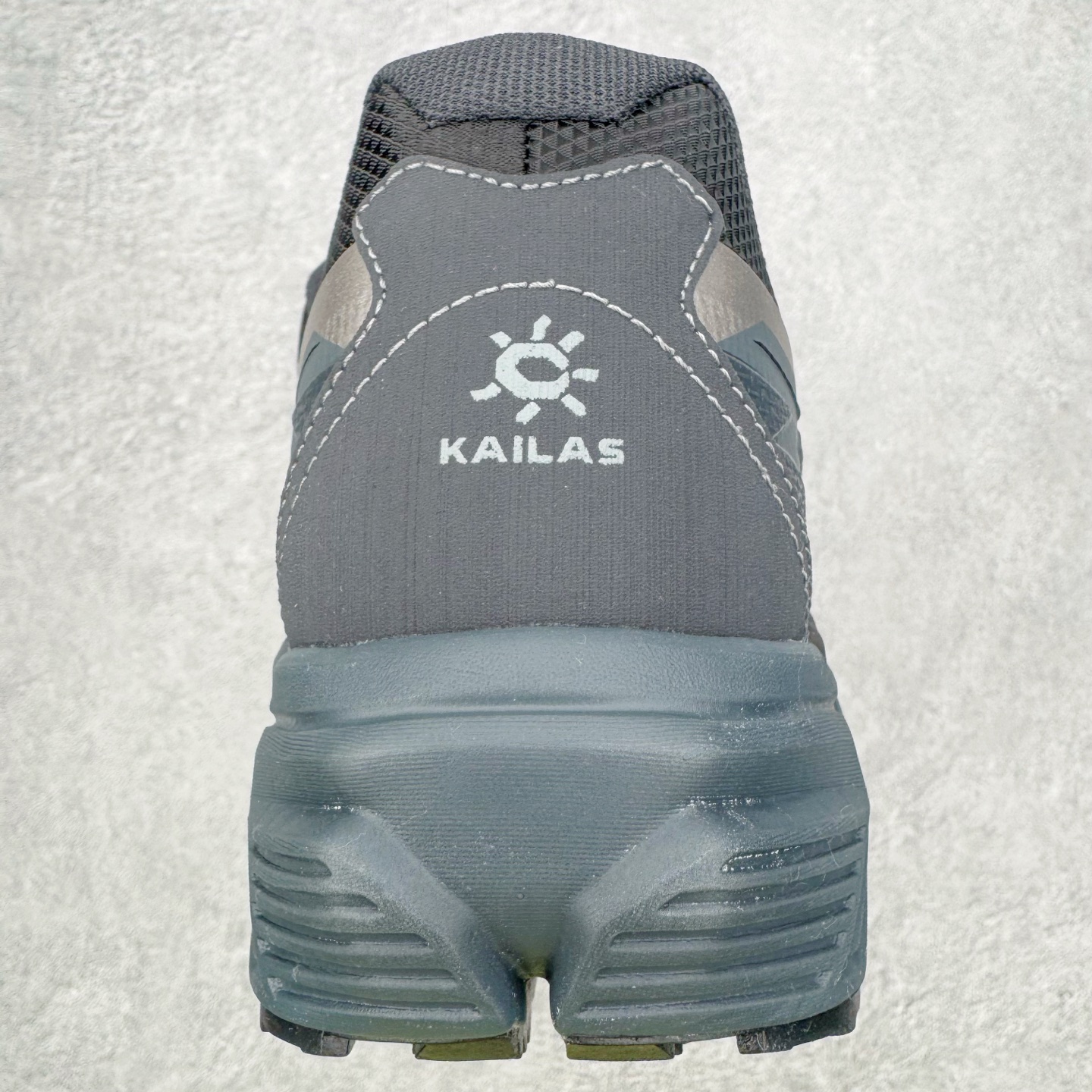 图片[8]-＃K版 凯乐石KAILAS 远征 MAX FLT 运动户外 防滑防水透气 低帮 登山徒步鞋 KAILAS凯乐石品牌是全球三大全系攀登品牌之一，于2003年创立于中国广州，致力于为有攀登梦想的户外运动员及爱好者，研发制造功能性专业装备，满足他们在极限环境下安全舒适的需求，凯乐石专注于科技面料的开发及专业功能设计，产品线覆盖登山、攀岩、徒步、越野跑山、露营、旅行等多项户外运动，通过运动员的测试反馈，不断进化迭代，产品荣获国内外大奖71座，发明专利21个，更突破性的自主研发攀登器械，打造出中国的攀登硬实力。实拍调校N版已经零色差零失真 百分百还原实物色彩所见即所得 不存在货不对板色差等低级问题 选购参考实物拍摄 不混卖不参货 只用心做好货严格选品 承诺混一赔十 尺码：36 36.5 37.5 38 38.5 39 39.5 40 40.5 41 41.5 42 42.5 43 44 44.5 45-选品中心