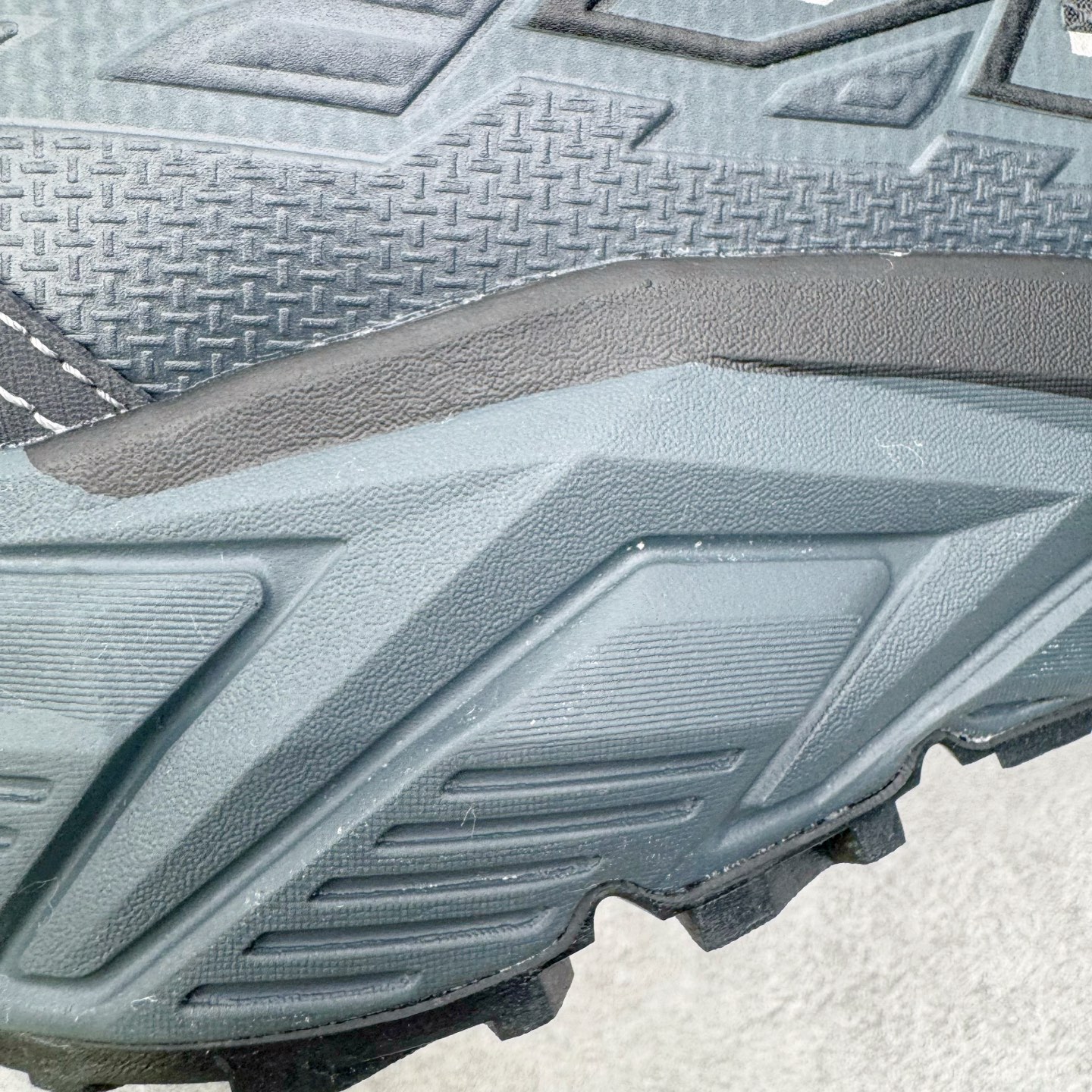 图片[14]-＃K版 凯乐石KAILAS 远征 MAX FLT 运动户外 防滑防水透气 低帮 登山徒步鞋 KAILAS凯乐石品牌是全球三大全系攀登品牌之一，于2003年创立于中国广州，致力于为有攀登梦想的户外运动员及爱好者，研发制造功能性专业装备，满足他们在极限环境下安全舒适的需求，凯乐石专注于科技面料的开发及专业功能设计，产品线覆盖登山、攀岩、徒步、越野跑山、露营、旅行等多项户外运动，通过运动员的测试反馈，不断进化迭代，产品荣获国内外大奖71座，发明专利21个，更突破性的自主研发攀登器械，打造出中国的攀登硬实力。实拍调校N版已经零色差零失真 百分百还原实物色彩所见即所得 不存在货不对板色差等低级问题 选购参考实物拍摄 不混卖不参货 只用心做好货严格选品 承诺混一赔十 尺码：36 36.5 37.5 38 38.5 39 39.5 40 40.5 41 41.5 42 42.5 43 44 44.5 45-选品中心