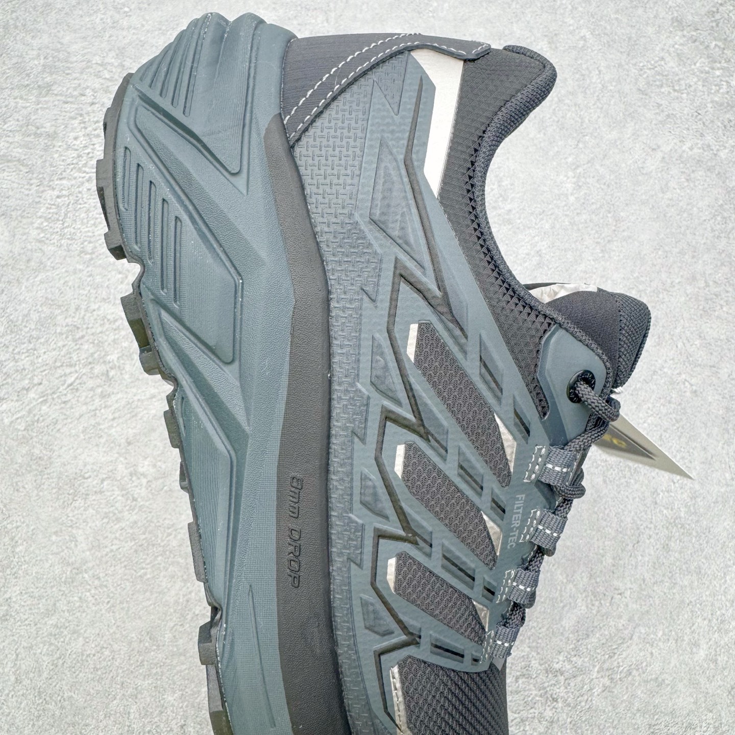 图片[6]-＃K版 凯乐石KAILAS 远征 MAX FLT 运动户外 防滑防水透气 低帮 登山徒步鞋 KAILAS凯乐石品牌是全球三大全系攀登品牌之一，于2003年创立于中国广州，致力于为有攀登梦想的户外运动员及爱好者，研发制造功能性专业装备，满足他们在极限环境下安全舒适的需求，凯乐石专注于科技面料的开发及专业功能设计，产品线覆盖登山、攀岩、徒步、越野跑山、露营、旅行等多项户外运动，通过运动员的测试反馈，不断进化迭代，产品荣获国内外大奖71座，发明专利21个，更突破性的自主研发攀登器械，打造出中国的攀登硬实力。实拍调校N版已经零色差零失真 百分百还原实物色彩所见即所得 不存在货不对板色差等低级问题 选购参考实物拍摄 不混卖不参货 只用心做好货严格选品 承诺混一赔十 尺码：36 36.5 37.5 38 38.5 39 39.5 40 40.5 41 41.5 42 42.5 43 44 44.5 45-选品中心