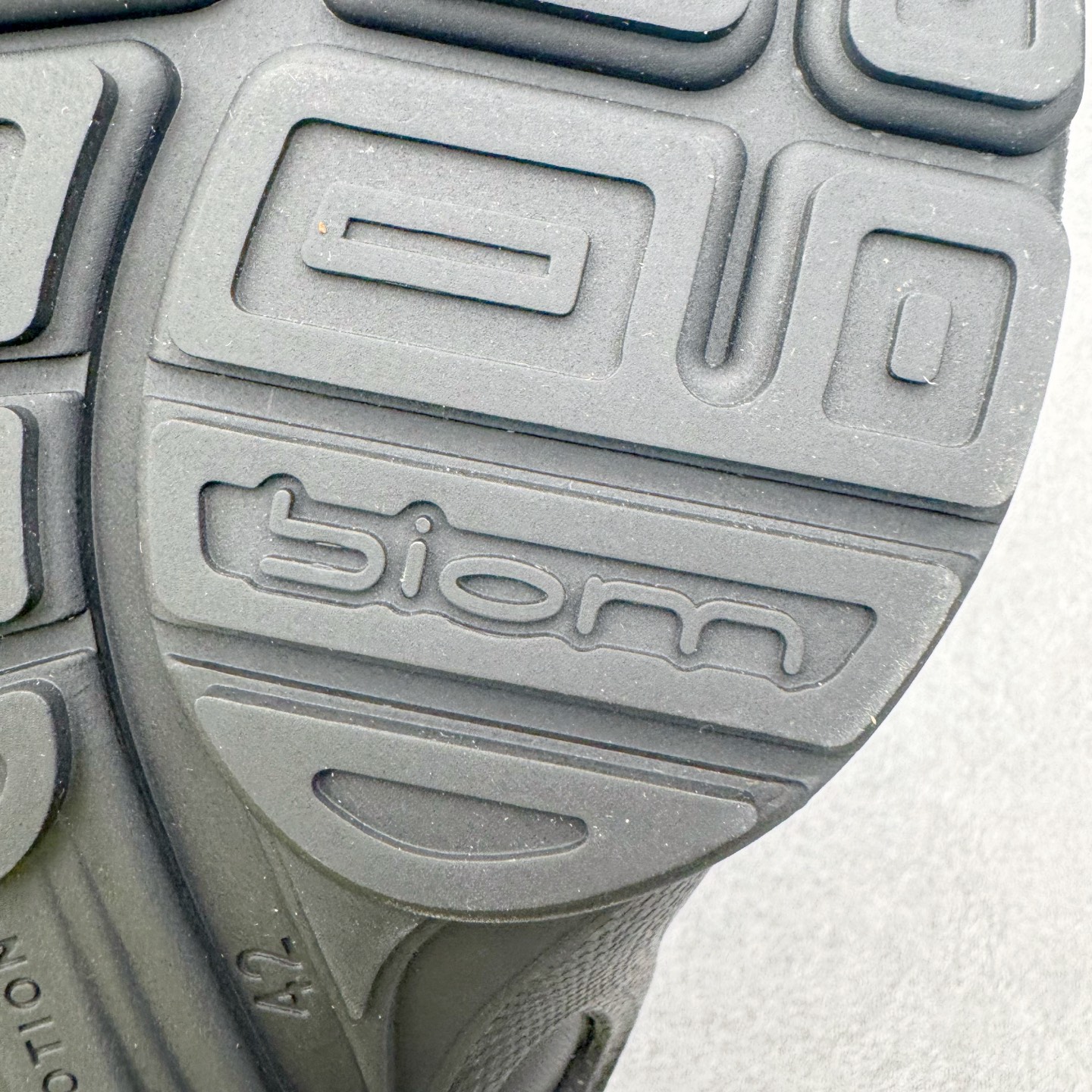 图片[18]-＃GD广顶 ecco爱步 Biom C 牛皮 户外运动 健步 轻盈舒适 减震耐磨 低帮 登山鞋/徒步鞋 独家注塑工艺 渠道原单 实体代购指定版本 真全头层牛皮 PK市面上任何版本 24小时现货供应 进口原料牛皮 莞产超级顶货 新配色陆续上架 产品只会越做越漂亮 鞋头采用原版一致工艺 又甩又用线条的效果目前这个技术市面上的任何版本都达不到这个效果 原版私模开发 细节一步到位不敢说百分百 保证有百分之98还原 慢工出细活 好的产品不怕晚 这次的开发针对艺术家 收藏家 高品质 的人群 水染粒面小牛皮材质 和针车间距都是极致还原 顶级头层的小牛皮 质感无敌 奢侈品的触感 搭配专柜最新全套包装 双种配件卡片 细节诠释 一件不落 不计成本的打磨产品的细节 再微小的细节也会还原 ECCO以三大核心特征为依托：北欧设计风格、鞋履制作、积极的生活方式。北欧设计风格：北欧设计特点是独特、有格调、实用和简约，并且品质优良。鞋履制作：ECCO钟爱鞋履制作以及一切与鞋履制作相关的事物。积极的生活方式：ECCO的创始人希望制作出的鞋履无需磨合，即可完美贴合脚型，帮助人们享受行走的乐趣。ECCO的成功源自其产品质量和创新的技术水平，恪守“鞋遵循双足”的设计理念，将的舒适度和风格融为一体。ECCO跑遍全世界寻找创新的原料。从制革制鞋一体化的设置，源头上控制皮革质量，确保对人体无害。尺码：38 39 40 41 42 43 44（皮鞋码）-选品中心