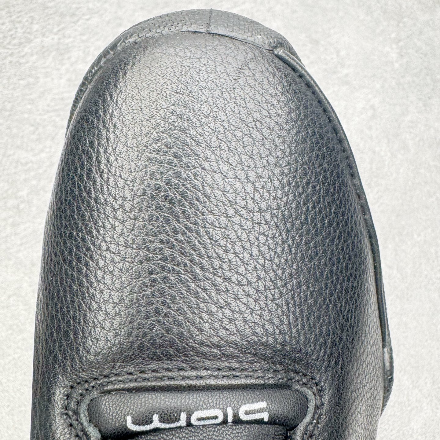 图片[14]-＃GD广顶 ecco爱步 Biom C 牛皮 户外运动 健步 轻盈舒适 减震耐磨 低帮 登山鞋/徒步鞋 独家注塑工艺 渠道原单 实体代购指定版本 真全头层牛皮 PK市面上任何版本 24小时现货供应 进口原料牛皮 莞产超级顶货 新配色陆续上架 产品只会越做越漂亮 鞋头采用原版一致工艺 又甩又用线条的效果目前这个技术市面上的任何版本都达不到这个效果 原版私模开发 细节一步到位不敢说百分百 保证有百分之98还原 慢工出细活 好的产品不怕晚 这次的开发针对艺术家 收藏家 高品质 的人群 水染粒面小牛皮材质 和针车间距都是极致还原 顶级头层的小牛皮 质感无敌 奢侈品的触感 搭配专柜最新全套包装 双种配件卡片 细节诠释 一件不落 不计成本的打磨产品的细节 再微小的细节也会还原 ECCO以三大核心特征为依托：北欧设计风格、鞋履制作、积极的生活方式。北欧设计风格：北欧设计特点是独特、有格调、实用和简约，并且品质优良。鞋履制作：ECCO钟爱鞋履制作以及一切与鞋履制作相关的事物。积极的生活方式：ECCO的创始人希望制作出的鞋履无需磨合，即可完美贴合脚型，帮助人们享受行走的乐趣。ECCO的成功源自其产品质量和创新的技术水平，恪守“鞋遵循双足”的设计理念，将的舒适度和风格融为一体。ECCO跑遍全世界寻找创新的原料。从制革制鞋一体化的设置，源头上控制皮革质量，确保对人体无害。尺码：38 39 40 41 42 43 44（皮鞋码）-选品中心