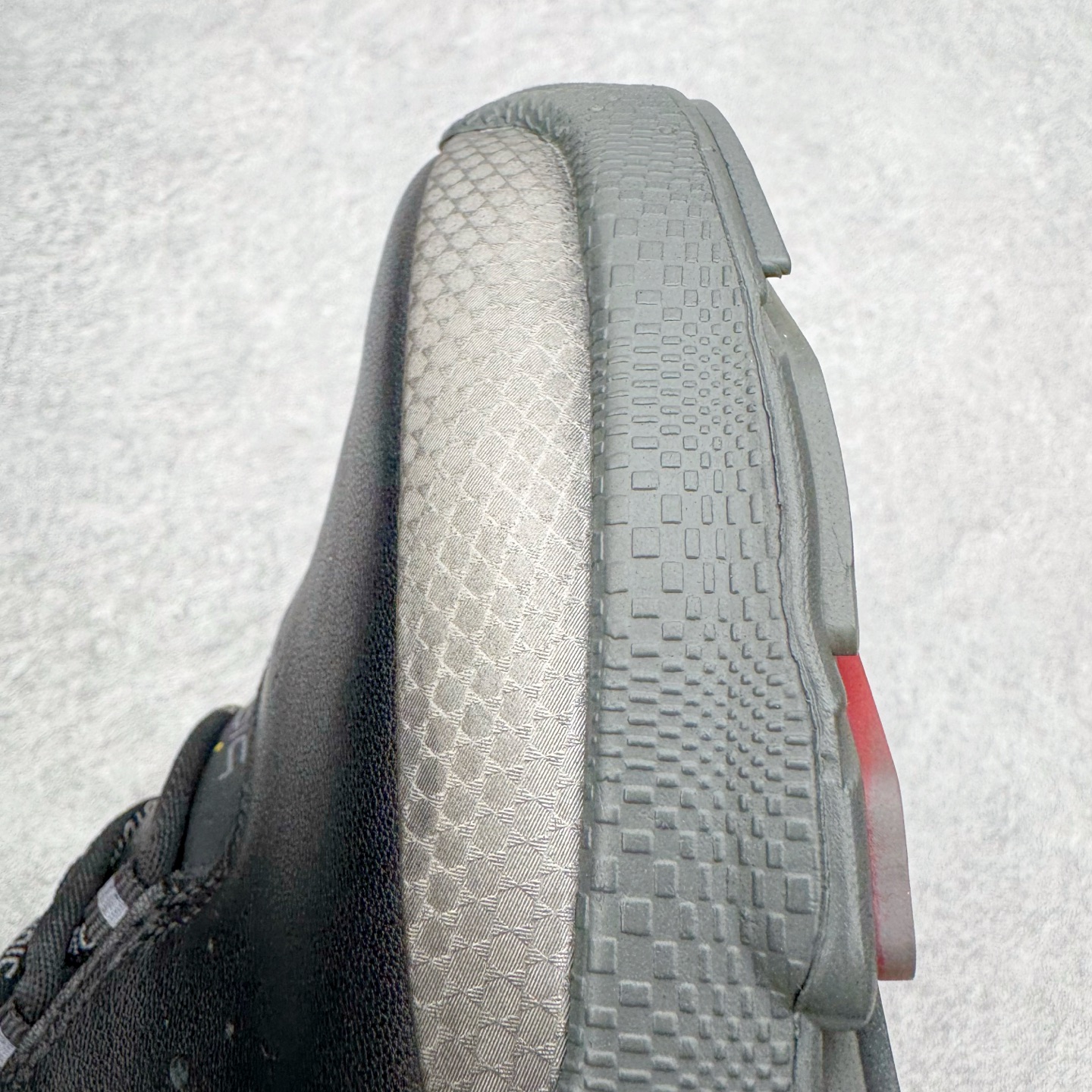 图片[15]-＃GD广顶 ecco爱步 Biom C 牛皮 户外运动 健步 轻盈舒适 减震耐磨 低帮 登山鞋/徒步鞋 独家注塑工艺 渠道原单 实体代购指定版本 真全头层牛皮 PK市面上任何版本 24小时现货供应 进口原料牛皮 莞产超级顶货 新配色陆续上架 产品只会越做越漂亮 鞋头采用原版一致工艺 又甩又用线条的效果目前这个技术市面上的任何版本都达不到这个效果 原版私模开发 细节一步到位不敢说百分百 保证有百分之98还原 慢工出细活 好的产品不怕晚 这次的开发针对艺术家 收藏家 高品质 的人群 水染粒面小牛皮材质 和针车间距都是极致还原 顶级头层的小牛皮 质感无敌 奢侈品的触感 搭配专柜最新全套包装 双种配件卡片 细节诠释 一件不落 不计成本的打磨产品的细节 再微小的细节也会还原 ECCO以三大核心特征为依托：北欧设计风格、鞋履制作、积极的生活方式。北欧设计风格：北欧设计特点是独特、有格调、实用和简约，并且品质优良。鞋履制作：ECCO钟爱鞋履制作以及一切与鞋履制作相关的事物。积极的生活方式：ECCO的创始人希望制作出的鞋履无需磨合，即可完美贴合脚型，帮助人们享受行走的乐趣。ECCO的成功源自其产品质量和创新的技术水平，恪守“鞋遵循双足”的设计理念，将的舒适度和风格融为一体。ECCO跑遍全世界寻找创新的原料。从制革制鞋一体化的设置，源头上控制皮革质量，确保对人体无害。尺码：38 39 40 41 42 43 44（皮鞋码）-选品中心