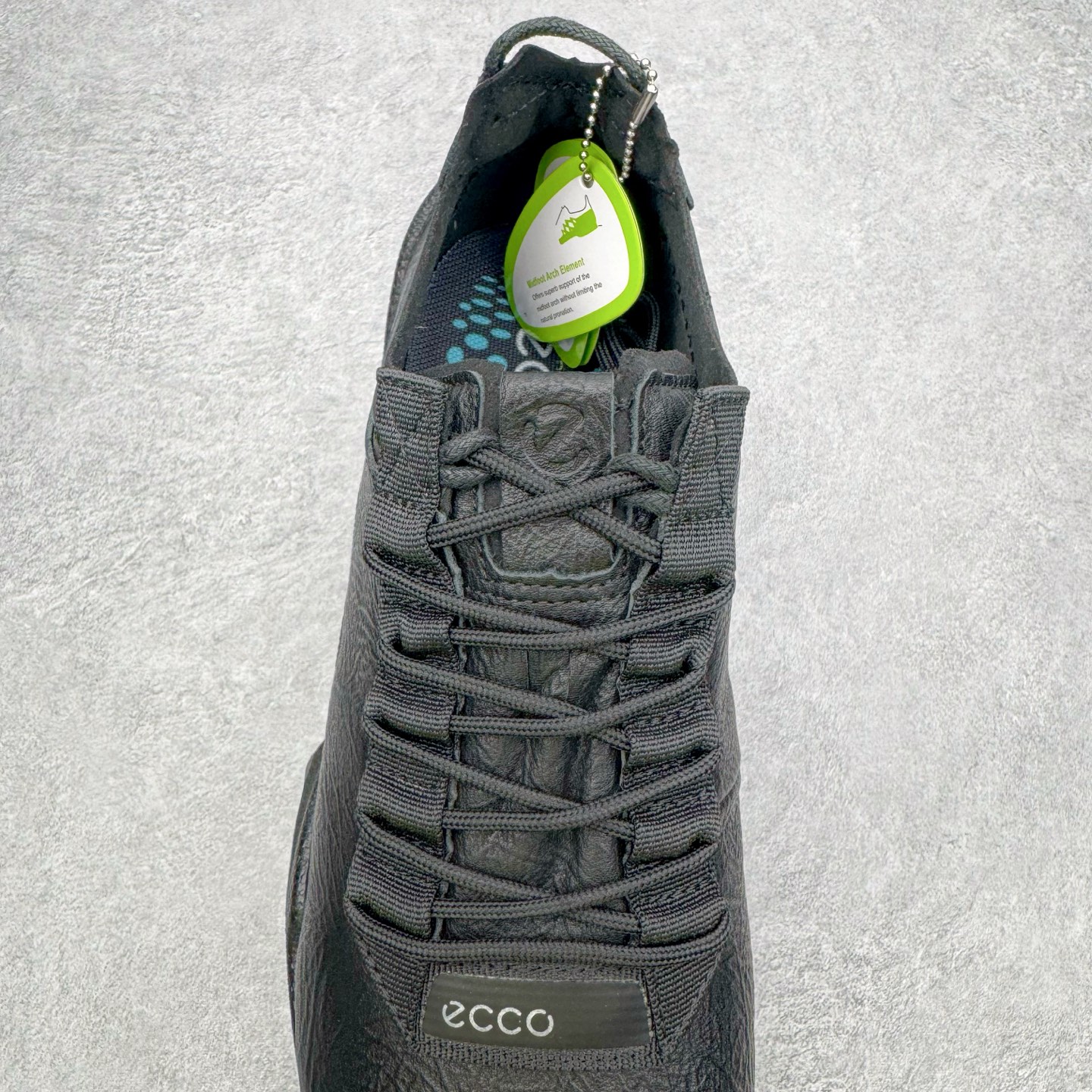 图片[5]-＃GD广顶 ecco爱步 Biom C 牛皮 户外运动 健步 轻盈舒适 减震耐磨 低帮 登山鞋/徒步鞋 独家注塑工艺 渠道原单 实体代购指定版本 真全头层牛皮 PK市面上任何版本 24小时现货供应 进口原料牛皮 莞产超级顶货 新配色陆续上架 产品只会越做越漂亮 鞋头采用原版一致工艺 又甩又用线条的效果目前这个技术市面上的任何版本都达不到这个效果 原版私模开发 细节一步到位不敢说百分百 保证有百分之98还原 慢工出细活 好的产品不怕晚 这次的开发针对艺术家 收藏家 高品质 的人群 水染粒面小牛皮材质 和针车间距都是极致还原 顶级头层的小牛皮 质感无敌 奢侈品的触感 搭配专柜最新全套包装 双种配件卡片 细节诠释 一件不落 不计成本的打磨产品的细节 再微小的细节也会还原 ECCO以三大核心特征为依托：北欧设计风格、鞋履制作、积极的生活方式。北欧设计风格：北欧设计特点是独特、有格调、实用和简约，并且品质优良。鞋履制作：ECCO钟爱鞋履制作以及一切与鞋履制作相关的事物。积极的生活方式：ECCO的创始人希望制作出的鞋履无需磨合，即可完美贴合脚型，帮助人们享受行走的乐趣。ECCO的成功源自其产品质量和创新的技术水平，恪守“鞋遵循双足”的设计理念，将的舒适度和风格融为一体。ECCO跑遍全世界寻找创新的原料。从制革制鞋一体化的设置，源头上控制皮革质量，确保对人体无害。尺码：38 39 40 41 42 43 44（皮鞋码）-选品中心