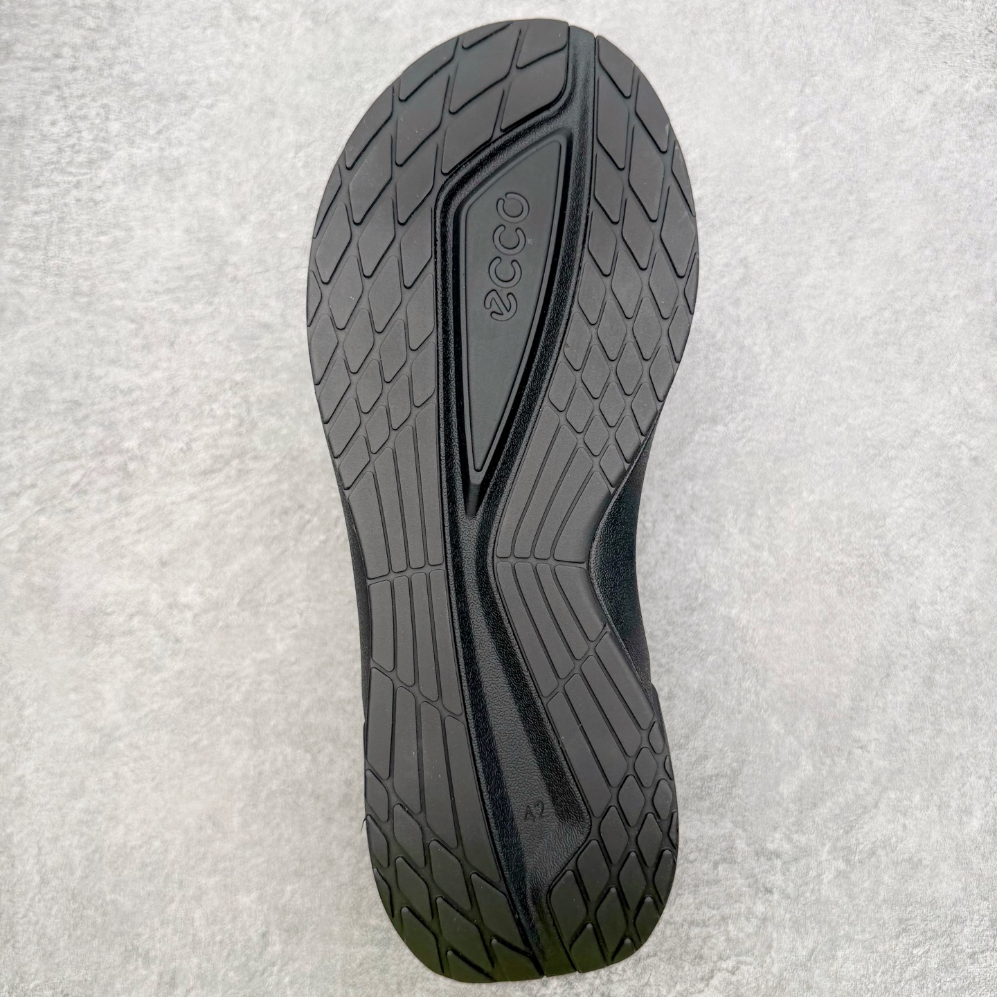 图片[9]-＃GD广顶 ecco爱步 Biom 2.2 牛皮 慢跑 圆头时尚百搭 牛皮 橡胶底 低帮 生活休闲鞋 独家注塑工艺 渠道原单 实体代购指定版本 真全头层牛皮 PK市面上任何版本 24小时现货供应 进口原料牛皮 莞产超级顶货 新配色陆续上架 产品只会越做越漂亮 鞋头采用原版一致工艺 又甩又用线条的效果目前这个技术市面上的任何版本都达不到这个效果 原版私模开发 细节一步到位不敢说百分百 保证有百分之98还原 慢工出细活 好的产品不怕晚 这次的开发针对艺术家 收藏家 高品质 的人群 水染粒面小牛皮材质 和针车间距都是极致还原 顶级头层的小牛皮 质感无敌 奢侈品的触感 搭配专柜最新全套包装 双种配件卡片 细节诠释 一件不落 不计成本的打磨产品的细节 再微小的细节也会还原 ECCO以三大核心特征为依托：北欧设计风格、鞋履制作、积极的生活方式。北欧设计风格：北欧设计特点是独特、有格调、实用和简约，并且品质优良。鞋履制作：ECCO钟爱鞋履制作以及一切与鞋履制作相关的事物。积极的生活方式：ECCO的创始人希望制作出的鞋履无需磨合，即可完美贴合脚型，帮助人们享受行走的乐趣。ECCO的成功源自其产品质量和创新的技术水平，恪守“鞋遵循双足”的设计理念，将的舒适度和风格融为一体。ECCO跑遍全世界寻找创新的原料。从制革制鞋一体化的设置，源头上控制皮革质量，确保对人体无害。尺码：38 39 40 41 42 43 44（皮鞋码）-选品中心