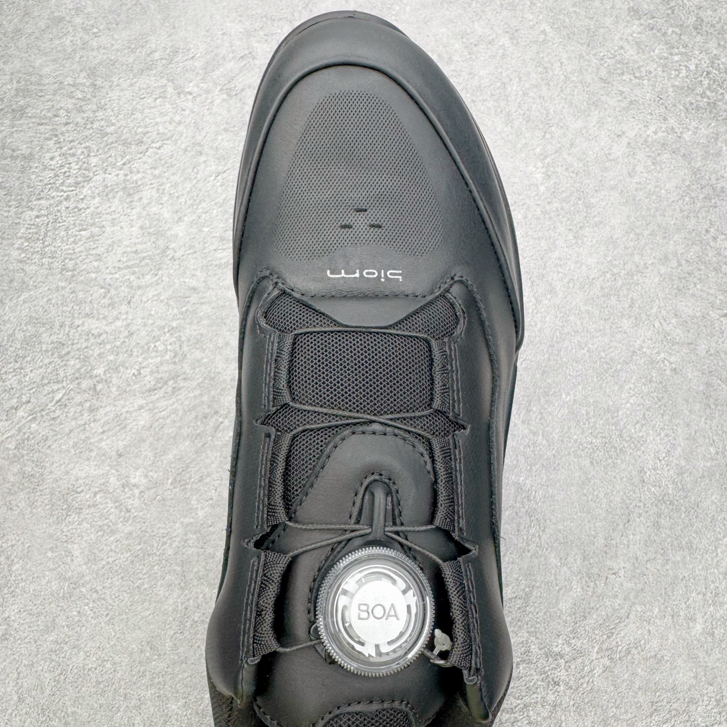 图片[4]-＃GD广顶 ecco爱步 Biom 2.2 牛皮 慢跑 圆头时尚百搭 牛皮 橡胶底 低帮 生活休闲鞋 独家注塑工艺 渠道原单 实体代购指定版本 真全头层牛皮 PK市面上任何版本 24小时现货供应 进口原料牛皮 莞产超级顶货 新配色陆续上架 产品只会越做越漂亮 鞋头采用原版一致工艺 又甩又用线条的效果目前这个技术市面上的任何版本都达不到这个效果 原版私模开发 细节一步到位不敢说百分百 保证有百分之98还原 慢工出细活 好的产品不怕晚 这次的开发针对艺术家 收藏家 高品质 的人群 水染粒面小牛皮材质 和针车间距都是极致还原 顶级头层的小牛皮 质感无敌 奢侈品的触感 搭配专柜最新全套包装 双种配件卡片 细节诠释 一件不落 不计成本的打磨产品的细节 再微小的细节也会还原 ECCO以三大核心特征为依托：北欧设计风格、鞋履制作、积极的生活方式。北欧设计风格：北欧设计特点是独特、有格调、实用和简约，并且品质优良。鞋履制作：ECCO钟爱鞋履制作以及一切与鞋履制作相关的事物。积极的生活方式：ECCO的创始人希望制作出的鞋履无需磨合，即可完美贴合脚型，帮助人们享受行走的乐趣。ECCO的成功源自其产品质量和创新的技术水平，恪守“鞋遵循双足”的设计理念，将的舒适度和风格融为一体。ECCO跑遍全世界寻找创新的原料。从制革制鞋一体化的设置，源头上控制皮革质量，确保对人体无害。尺码：38 39 40 41 42 43 44（皮鞋码）-选品中心