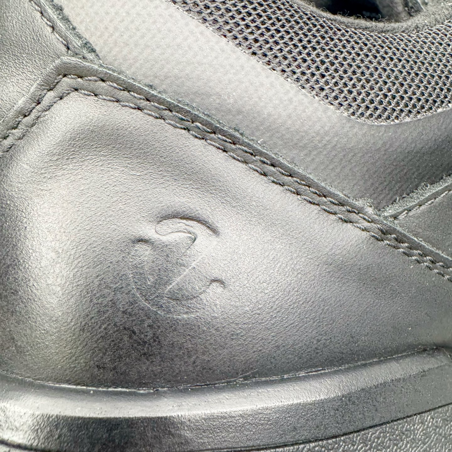 图片[16]-＃GD广顶 ecco爱步 Biom 2.2 牛皮 慢跑 圆头时尚百搭 牛皮 橡胶底 低帮 生活休闲鞋 独家注塑工艺 渠道原单 实体代购指定版本 真全头层牛皮 PK市面上任何版本 24小时现货供应 进口原料牛皮 莞产超级顶货 新配色陆续上架 产品只会越做越漂亮 鞋头采用原版一致工艺 又甩又用线条的效果目前这个技术市面上的任何版本都达不到这个效果 原版私模开发 细节一步到位不敢说百分百 保证有百分之98还原 慢工出细活 好的产品不怕晚 这次的开发针对艺术家 收藏家 高品质 的人群 水染粒面小牛皮材质 和针车间距都是极致还原 顶级头层的小牛皮 质感无敌 奢侈品的触感 搭配专柜最新全套包装 双种配件卡片 细节诠释 一件不落 不计成本的打磨产品的细节 再微小的细节也会还原 ECCO以三大核心特征为依托：北欧设计风格、鞋履制作、积极的生活方式。北欧设计风格：北欧设计特点是独特、有格调、实用和简约，并且品质优良。鞋履制作：ECCO钟爱鞋履制作以及一切与鞋履制作相关的事物。积极的生活方式：ECCO的创始人希望制作出的鞋履无需磨合，即可完美贴合脚型，帮助人们享受行走的乐趣。ECCO的成功源自其产品质量和创新的技术水平，恪守“鞋遵循双足”的设计理念，将的舒适度和风格融为一体。ECCO跑遍全世界寻找创新的原料。从制革制鞋一体化的设置，源头上控制皮革质量，确保对人体无害。尺码：38 39 40 41 42 43 44（皮鞋码）-选品中心