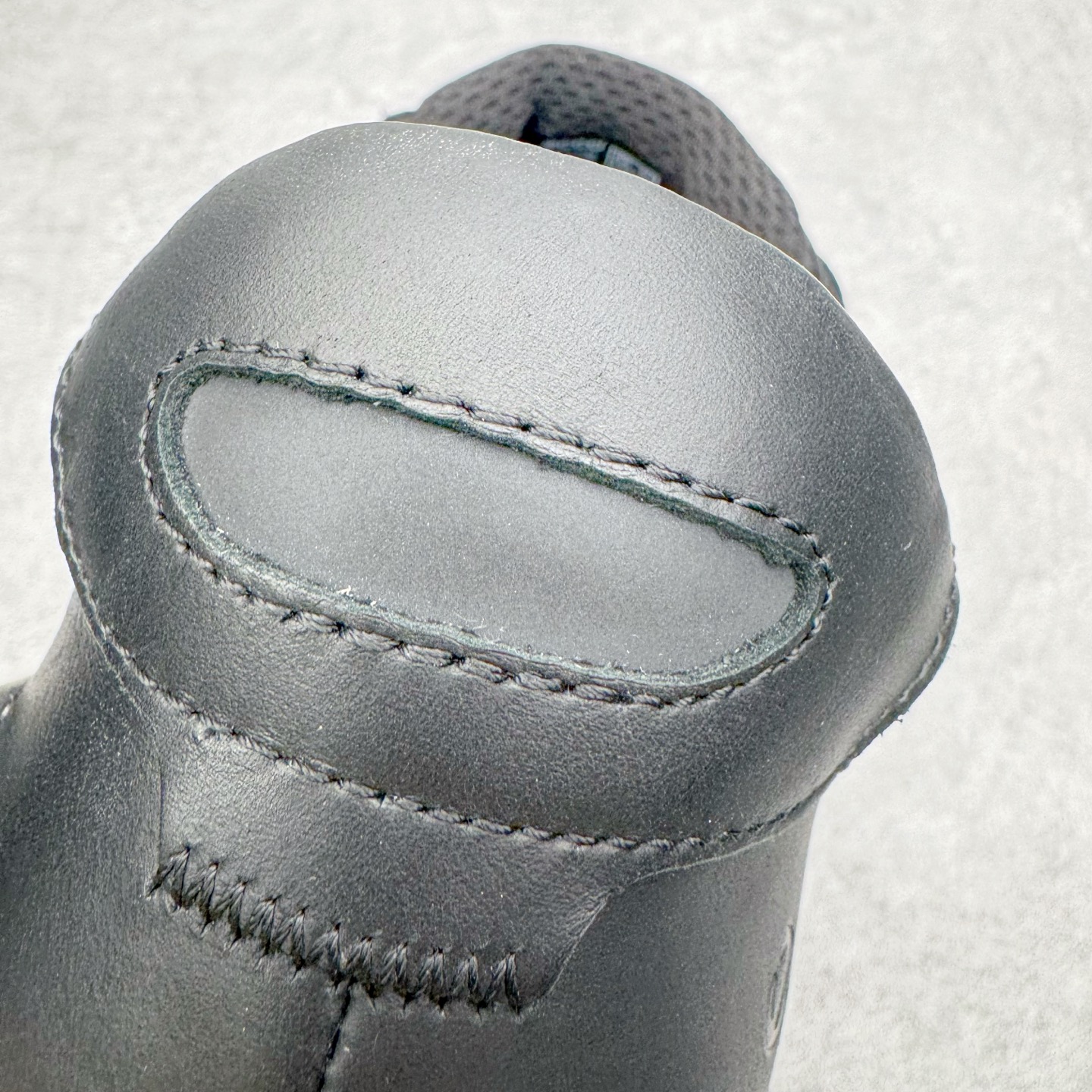 图片[13]-＃GD广顶 ecco爱步 Biom 2.2 牛皮 慢跑 圆头时尚百搭 牛皮 橡胶底 低帮 生活休闲鞋 独家注塑工艺 渠道原单 实体代购指定版本 真全头层牛皮 PK市面上任何版本 24小时现货供应 进口原料牛皮 莞产超级顶货 新配色陆续上架 产品只会越做越漂亮 鞋头采用原版一致工艺 又甩又用线条的效果目前这个技术市面上的任何版本都达不到这个效果 原版私模开发 细节一步到位不敢说百分百 保证有百分之98还原 慢工出细活 好的产品不怕晚 这次的开发针对艺术家 收藏家 高品质 的人群 水染粒面小牛皮材质 和针车间距都是极致还原 顶级头层的小牛皮 质感无敌 奢侈品的触感 搭配专柜最新全套包装 双种配件卡片 细节诠释 一件不落 不计成本的打磨产品的细节 再微小的细节也会还原 ECCO以三大核心特征为依托：北欧设计风格、鞋履制作、积极的生活方式。北欧设计风格：北欧设计特点是独特、有格调、实用和简约，并且品质优良。鞋履制作：ECCO钟爱鞋履制作以及一切与鞋履制作相关的事物。积极的生活方式：ECCO的创始人希望制作出的鞋履无需磨合，即可完美贴合脚型，帮助人们享受行走的乐趣。ECCO的成功源自其产品质量和创新的技术水平，恪守“鞋遵循双足”的设计理念，将的舒适度和风格融为一体。ECCO跑遍全世界寻找创新的原料。从制革制鞋一体化的设置，源头上控制皮革质量，确保对人体无害。尺码：38 39 40 41 42 43 44（皮鞋码）-选品中心