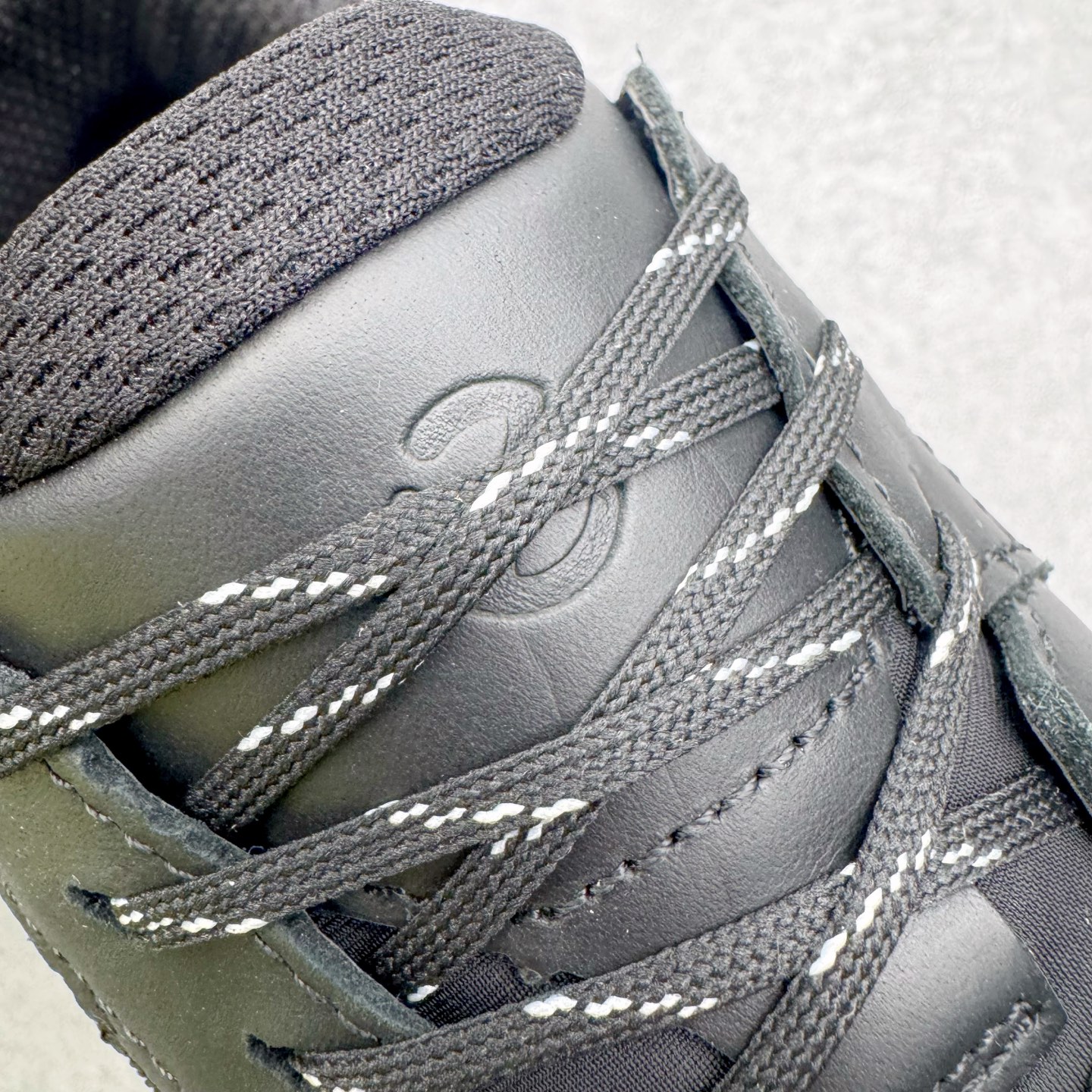 图片[11]-＃GD广顶 ecco爱步 Biom 2.2 牛皮 慢跑 圆头时尚百搭 牛皮 橡胶底 低帮 生活休闲鞋 独家注塑工艺 渠道原单 实体代购指定版本 真全头层牛皮 PK市面上任何版本 24小时现货供应 进口原料牛皮 莞产超级顶货 新配色陆续上架 产品只会越做越漂亮 鞋头采用原版一致工艺 又甩又用线条的效果目前这个技术市面上的任何版本都达不到这个效果 原版私模开发 细节一步到位不敢说百分百 保证有百分之98还原 慢工出细活 好的产品不怕晚 这次的开发针对艺术家 收藏家 高品质 的人群 水染粒面小牛皮材质 和针车间距都是极致还原 顶级头层的小牛皮 质感无敌 奢侈品的触感 搭配专柜最新全套包装 双种配件卡片 细节诠释 一件不落 不计成本的打磨产品的细节 再微小的细节也会还原 ECCO以三大核心特征为依托：北欧设计风格、鞋履制作、积极的生活方式。北欧设计风格：北欧设计特点是独特、有格调、实用和简约，并且品质优良。鞋履制作：ECCO钟爱鞋履制作以及一切与鞋履制作相关的事物。积极的生活方式：ECCO的创始人希望制作出的鞋履无需磨合，即可完美贴合脚型，帮助人们享受行走的乐趣。ECCO的成功源自其产品质量和创新的技术水平，恪守“鞋遵循双足”的设计理念，将的舒适度和风格融为一体。ECCO跑遍全世界寻找创新的原料。从制革制鞋一体化的设置，源头上控制皮革质量，确保对人体无害。尺码：38 39 40 41 42 43 44（皮鞋码）-选品中心