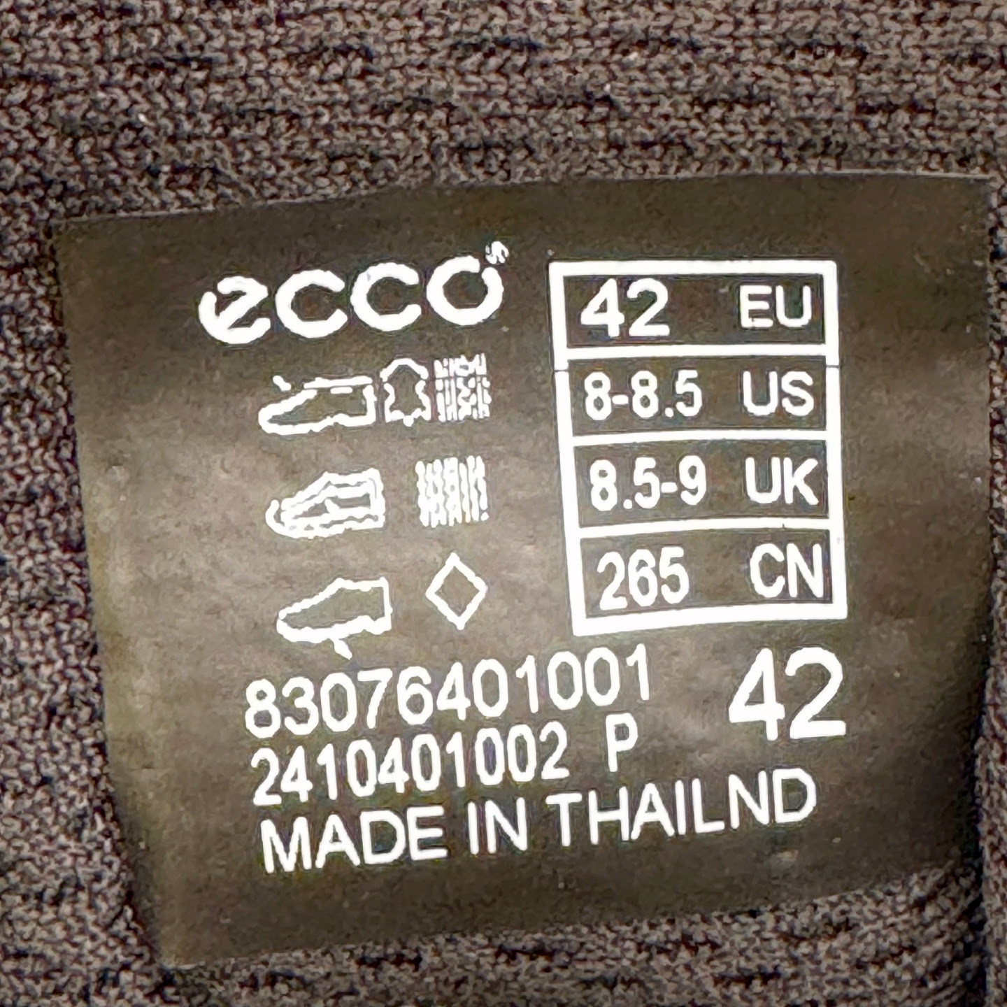 图片[10]-＃GD广顶 ecco爱步 Biom 2.2 牛皮 慢跑 圆头时尚百搭 牛皮 橡胶底 低帮 生活休闲鞋 独家注塑工艺 渠道原单 实体代购指定版本 真全头层牛皮 PK市面上任何版本 24小时现货供应 进口原料牛皮 莞产超级顶货 新配色陆续上架 产品只会越做越漂亮 鞋头采用原版一致工艺 又甩又用线条的效果目前这个技术市面上的任何版本都达不到这个效果 原版私模开发 细节一步到位不敢说百分百 保证有百分之98还原 慢工出细活 好的产品不怕晚 这次的开发针对艺术家 收藏家 高品质 的人群 水染粒面小牛皮材质 和针车间距都是极致还原 顶级头层的小牛皮 质感无敌 奢侈品的触感 搭配专柜最新全套包装 双种配件卡片 细节诠释 一件不落 不计成本的打磨产品的细节 再微小的细节也会还原 ECCO以三大核心特征为依托：北欧设计风格、鞋履制作、积极的生活方式。北欧设计风格：北欧设计特点是独特、有格调、实用和简约，并且品质优良。鞋履制作：ECCO钟爱鞋履制作以及一切与鞋履制作相关的事物。积极的生活方式：ECCO的创始人希望制作出的鞋履无需磨合，即可完美贴合脚型，帮助人们享受行走的乐趣。ECCO的成功源自其产品质量和创新的技术水平，恪守“鞋遵循双足”的设计理念，将的舒适度和风格融为一体。ECCO跑遍全世界寻找创新的原料。从制革制鞋一体化的设置，源头上控制皮革质量，确保对人体无害。尺码：38 39 40 41 42 43 44（皮鞋码）-选品中心