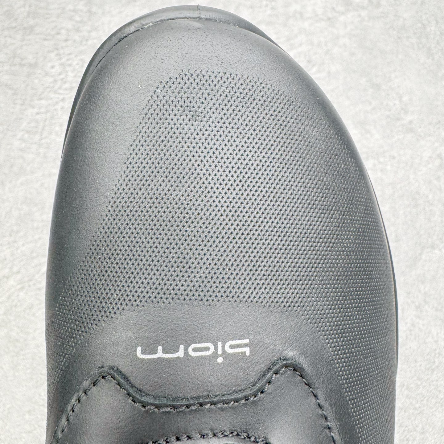 图片[12]-＃GD广顶 ecco爱步 Biom 2.2 牛皮 慢跑 圆头时尚百搭 牛皮 橡胶底 低帮 生活休闲鞋 独家注塑工艺 渠道原单 实体代购指定版本 真全头层牛皮 PK市面上任何版本 24小时现货供应 进口原料牛皮 莞产超级顶货 新配色陆续上架 产品只会越做越漂亮 鞋头采用原版一致工艺 又甩又用线条的效果目前这个技术市面上的任何版本都达不到这个效果 原版私模开发 细节一步到位不敢说百分百 保证有百分之98还原 慢工出细活 好的产品不怕晚 这次的开发针对艺术家 收藏家 高品质 的人群 水染粒面小牛皮材质 和针车间距都是极致还原 顶级头层的小牛皮 质感无敌 奢侈品的触感 搭配专柜最新全套包装 双种配件卡片 细节诠释 一件不落 不计成本的打磨产品的细节 再微小的细节也会还原 ECCO以三大核心特征为依托：北欧设计风格、鞋履制作、积极的生活方式。北欧设计风格：北欧设计特点是独特、有格调、实用和简约，并且品质优良。鞋履制作：ECCO钟爱鞋履制作以及一切与鞋履制作相关的事物。积极的生活方式：ECCO的创始人希望制作出的鞋履无需磨合，即可完美贴合脚型，帮助人们享受行走的乐趣。ECCO的成功源自其产品质量和创新的技术水平，恪守“鞋遵循双足”的设计理念，将的舒适度和风格融为一体。ECCO跑遍全世界寻找创新的原料。从制革制鞋一体化的设置，源头上控制皮革质量，确保对人体无害。尺码：38 39 40 41 42 43 44（皮鞋码）-选品中心