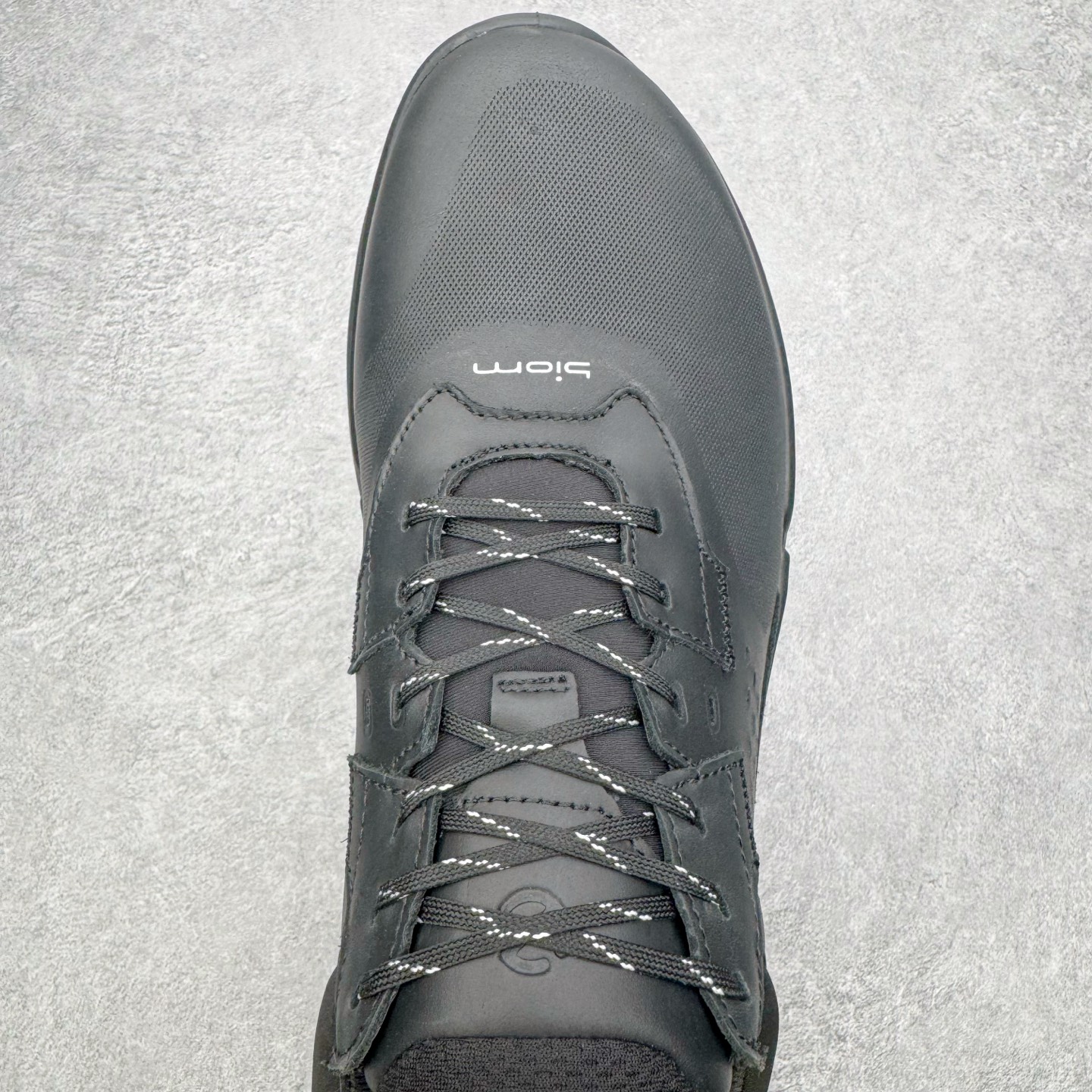 图片[4]-＃GD广顶 ecco爱步 Biom 2.2 牛皮 慢跑 圆头时尚百搭 牛皮 橡胶底 低帮 生活休闲鞋 独家注塑工艺 渠道原单 实体代购指定版本 真全头层牛皮 PK市面上任何版本 24小时现货供应 进口原料牛皮 莞产超级顶货 新配色陆续上架 产品只会越做越漂亮 鞋头采用原版一致工艺 又甩又用线条的效果目前这个技术市面上的任何版本都达不到这个效果 原版私模开发 细节一步到位不敢说百分百 保证有百分之98还原 慢工出细活 好的产品不怕晚 这次的开发针对艺术家 收藏家 高品质 的人群 水染粒面小牛皮材质 和针车间距都是极致还原 顶级头层的小牛皮 质感无敌 奢侈品的触感 搭配专柜最新全套包装 双种配件卡片 细节诠释 一件不落 不计成本的打磨产品的细节 再微小的细节也会还原 ECCO以三大核心特征为依托：北欧设计风格、鞋履制作、积极的生活方式。北欧设计风格：北欧设计特点是独特、有格调、实用和简约，并且品质优良。鞋履制作：ECCO钟爱鞋履制作以及一切与鞋履制作相关的事物。积极的生活方式：ECCO的创始人希望制作出的鞋履无需磨合，即可完美贴合脚型，帮助人们享受行走的乐趣。ECCO的成功源自其产品质量和创新的技术水平，恪守“鞋遵循双足”的设计理念，将的舒适度和风格融为一体。ECCO跑遍全世界寻找创新的原料。从制革制鞋一体化的设置，源头上控制皮革质量，确保对人体无害。尺码：38 39 40 41 42 43 44（皮鞋码）-选品中心