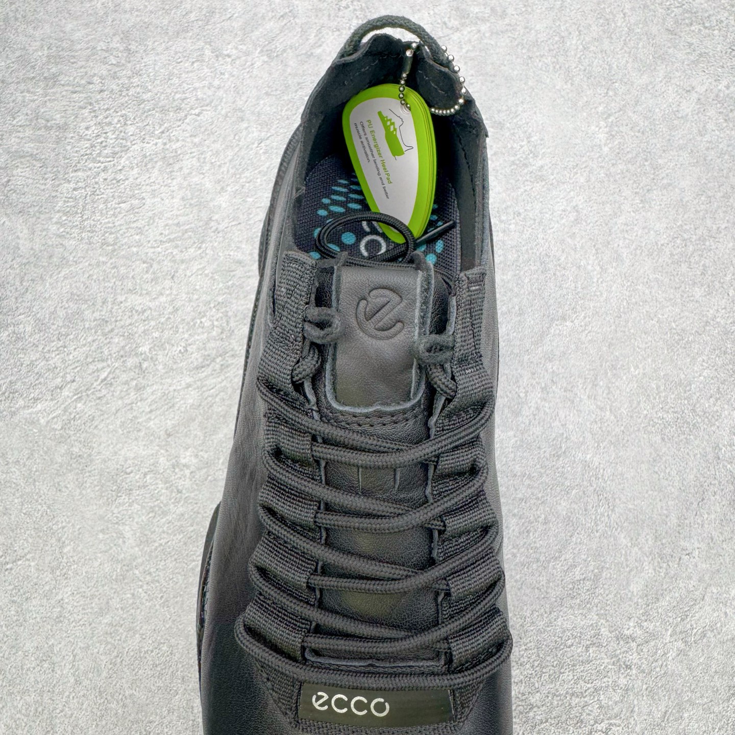 图片[5]-＃GD广顶 ecco爱步 Biom C 牛皮 户外运动 健步 轻盈舒适 减震耐磨 低帮 登山鞋/徒步鞋 独家注塑工艺 渠道原单 实体代购指定版本 真全头层牛皮 PK市面上任何版本 24小时现货供应 进口原料牛皮 莞产超级顶货 新配色陆续上架 产品只会越做越漂亮 鞋头采用原版一致工艺 又甩又用线条的效果目前这个技术市面上的任何版本都达不到这个效果 原版私模开发 细节一步到位不敢说百分百 保证有百分之98还原 慢工出细活 好的产品不怕晚 这次的开发针对艺术家 收藏家 高品质 的人群 水染粒面小牛皮材质 和针车间距都是极致还原 顶级头层的小牛皮 质感无敌 奢侈品的触感 搭配专柜最新全套包装 双种配件卡片 细节诠释 一件不落 不计成本的打磨产品的细节 再微小的细节也会还原 ECCO以三大核心特征为依托：北欧设计风格、鞋履制作、积极的生活方式。北欧设计风格：北欧设计特点是独特、有格调、实用和简约，并且品质优良。鞋履制作：ECCO钟爱鞋履制作以及一切与鞋履制作相关的事物。积极的生活方式：ECCO的创始人希望制作出的鞋履无需磨合，即可完美贴合脚型，帮助人们享受行走的乐趣。ECCO的成功源自其产品质量和创新的技术水平，恪守“鞋遵循双足”的设计理念，将的舒适度和风格融为一体。ECCO跑遍全世界寻找创新的原料。从制革制鞋一体化的设置，源头上控制皮革质量，确保对人体无害。尺码：38 39 40 41 42 43 44（皮鞋码）-选品中心