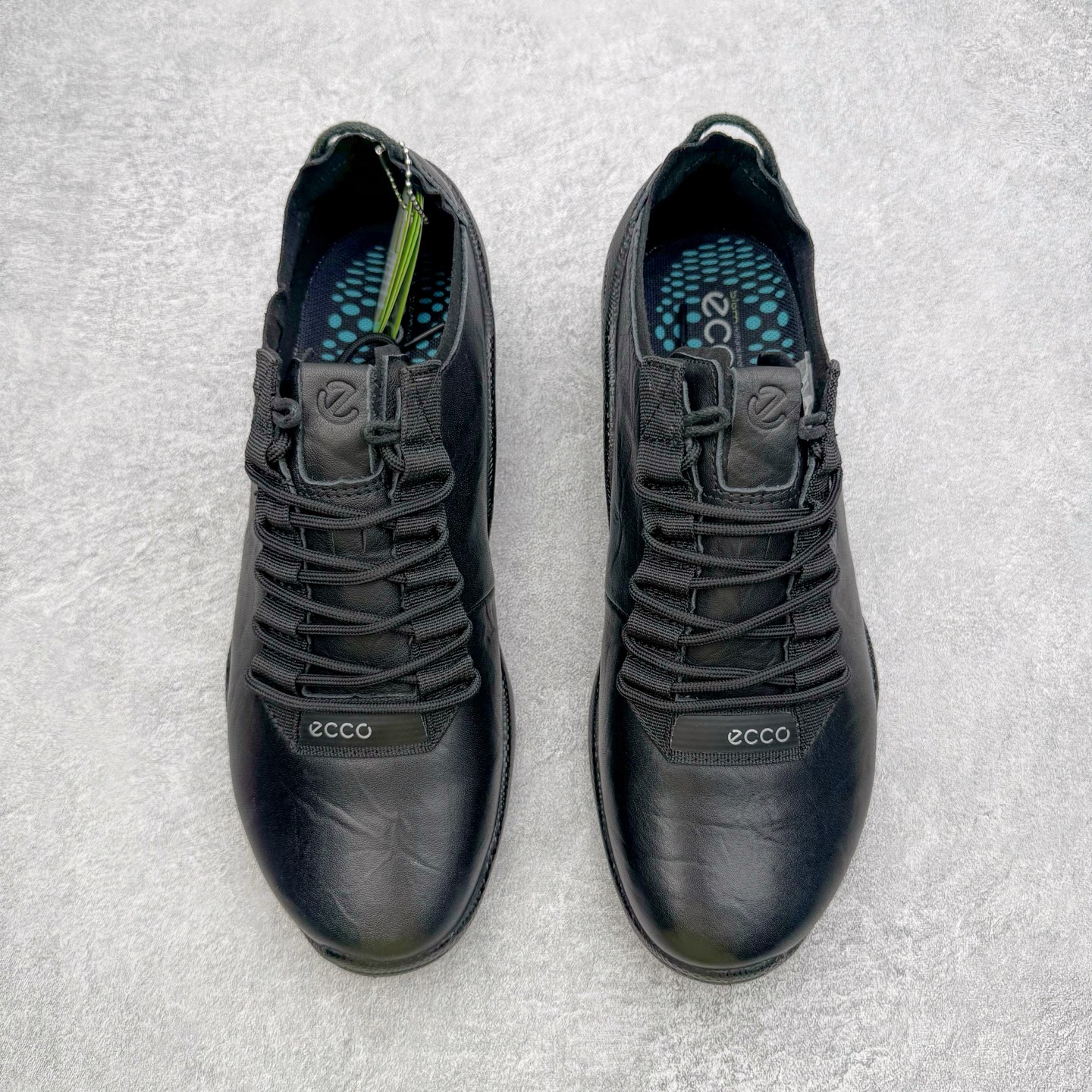 图片[2]-＃GD广顶 ecco爱步 Biom C 牛皮 户外运动 健步 轻盈舒适 减震耐磨 低帮 登山鞋/徒步鞋 独家注塑工艺 渠道原单 实体代购指定版本 真全头层牛皮 PK市面上任何版本 24小时现货供应 进口原料牛皮 莞产超级顶货 新配色陆续上架 产品只会越做越漂亮 鞋头采用原版一致工艺 又甩又用线条的效果目前这个技术市面上的任何版本都达不到这个效果 原版私模开发 细节一步到位不敢说百分百 保证有百分之98还原 慢工出细活 好的产品不怕晚 这次的开发针对艺术家 收藏家 高品质 的人群 水染粒面小牛皮材质 和针车间距都是极致还原 顶级头层的小牛皮 质感无敌 奢侈品的触感 搭配专柜最新全套包装 双种配件卡片 细节诠释 一件不落 不计成本的打磨产品的细节 再微小的细节也会还原 ECCO以三大核心特征为依托：北欧设计风格、鞋履制作、积极的生活方式。北欧设计风格：北欧设计特点是独特、有格调、实用和简约，并且品质优良。鞋履制作：ECCO钟爱鞋履制作以及一切与鞋履制作相关的事物。积极的生活方式：ECCO的创始人希望制作出的鞋履无需磨合，即可完美贴合脚型，帮助人们享受行走的乐趣。ECCO的成功源自其产品质量和创新的技术水平，恪守“鞋遵循双足”的设计理念，将的舒适度和风格融为一体。ECCO跑遍全世界寻找创新的原料。从制革制鞋一体化的设置，源头上控制皮革质量，确保对人体无害。尺码：38 39 40 41 42 43 44（皮鞋码）-选品中心