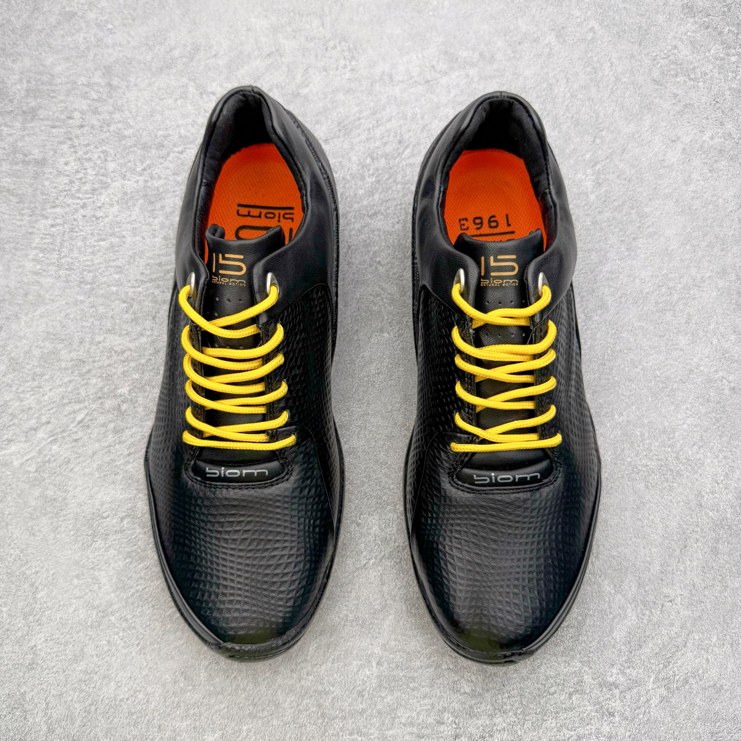 图片[2]-＃GD广顶 ecco爱步 Biom C 牛皮 户外运动 健步 轻盈舒适 减震耐磨 低帮 登山鞋/徒步鞋 独家注塑工艺 渠道原单 实体代购指定版本 真全头层牛皮 PK市面上任何版本 24小时现货供应 进口原料牛皮 莞产超级顶货 新配色陆续上架 产品只会越做越漂亮 鞋头采用原版一致工艺 又甩又用线条的效果目前这个技术市面上的任何版本都达不到这个效果 原版私模开发 细节一步到位不敢说百分百 保证有百分之98还原 慢工出细活 好的产品不怕晚 这次的开发针对艺术家 收藏家 高品质 的人群 水染粒面小牛皮材质 和针车间距都是极致还原 顶级头层的小牛皮 质感无敌 奢侈品的触感 搭配专柜最新全套包装 双种配件卡片 细节诠释 一件不落 不计成本的打磨产品的细节 再微小的细节也会还原 ECCO以三大核心特征为依托：北欧设计风格、鞋履制作、积极的生活方式。北欧设计风格：北欧设计特点是独特、有格调、实用和简约，并且品质优良。鞋履制作：ECCO钟爱鞋履制作以及一切与鞋履制作相关的事物。积极的生活方式：ECCO的创始人希望制作出的鞋履无需磨合，即可完美贴合脚型，帮助人们享受行走的乐趣。ECCO的成功源自其产品质量和创新的技术水平，恪守“鞋遵循双足”的设计理念，将的舒适度和风格融为一体。ECCO跑遍全世界寻找创新的原料。从制革制鞋一体化的设置，源头上控制皮革质量，确保对人体无害。尺码：38 39 40 41 42 43 44（皮鞋码）-选品中心