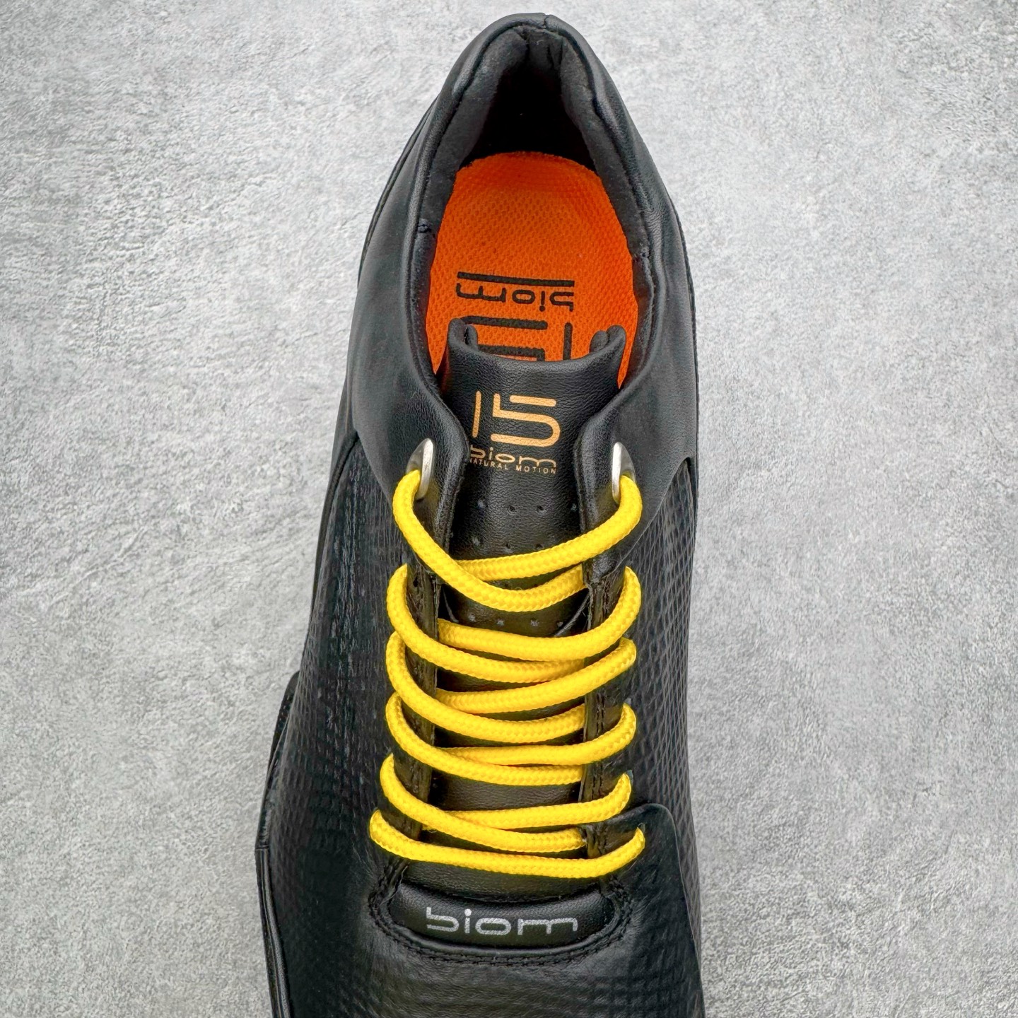 图片[5]-＃GD广顶 ecco爱步 Biom C 牛皮 户外运动 健步 轻盈舒适 减震耐磨 低帮 登山鞋/徒步鞋 独家注塑工艺 渠道原单 实体代购指定版本 真全头层牛皮 PK市面上任何版本 24小时现货供应 进口原料牛皮 莞产超级顶货 新配色陆续上架 产品只会越做越漂亮 鞋头采用原版一致工艺 又甩又用线条的效果目前这个技术市面上的任何版本都达不到这个效果 原版私模开发 细节一步到位不敢说百分百 保证有百分之98还原 慢工出细活 好的产品不怕晚 这次的开发针对艺术家 收藏家 高品质 的人群 水染粒面小牛皮材质 和针车间距都是极致还原 顶级头层的小牛皮 质感无敌 奢侈品的触感 搭配专柜最新全套包装 双种配件卡片 细节诠释 一件不落 不计成本的打磨产品的细节 再微小的细节也会还原 ECCO以三大核心特征为依托：北欧设计风格、鞋履制作、积极的生活方式。北欧设计风格：北欧设计特点是独特、有格调、实用和简约，并且品质优良。鞋履制作：ECCO钟爱鞋履制作以及一切与鞋履制作相关的事物。积极的生活方式：ECCO的创始人希望制作出的鞋履无需磨合，即可完美贴合脚型，帮助人们享受行走的乐趣。ECCO的成功源自其产品质量和创新的技术水平，恪守“鞋遵循双足”的设计理念，将的舒适度和风格融为一体。ECCO跑遍全世界寻找创新的原料。从制革制鞋一体化的设置，源头上控制皮革质量，确保对人体无害。尺码：38 39 40 41 42 43 44（皮鞋码）-选品中心