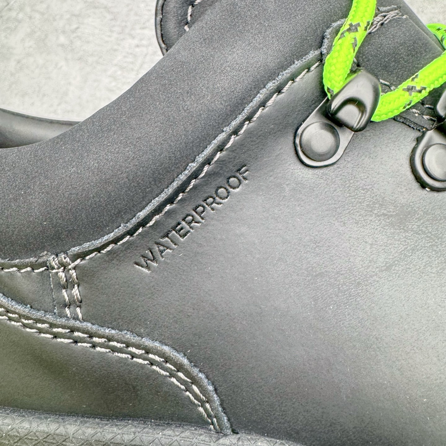 图片[15]-＃GD广顶 ecco爱步 踪迹30 牛皮 时尚百搭 低帮 生活休闲鞋 独家注塑工艺 渠道原单 实体代购指定版本 真全头层牛皮 PK市面上任何版本 24小时现货供应 进口原料牛皮 莞产超级顶货 新配色陆续上架 产品只会越做越漂亮 鞋头采用原版一致工艺 又甩又用线条的效果目前这个技术市面上的任何版本都达不到这个效果 原版私模开发 细节一步到位不敢说百分百 保证有百分之98还原 慢工出细活 好的产品不怕晚 这次的开发针对艺术家 收藏家 高品质 的人群 水染粒面小牛皮材质 和针车间距都是极致还原 顶级头层的小牛皮 质感无敌 奢侈品的触感 搭配专柜最新全套包装 双种配件卡片 细节诠释 一件不落 不计成本的打磨产品的细节 再微小的细节也会还原 ECCO以三大核心特征为依托：北欧设计风格、鞋履制作、积极的生活方式。北欧设计风格：北欧设计特点是独特、有格调、实用和简约，并且品质优良。鞋履制作：ECCO钟爱鞋履制作以及一切与鞋履制作相关的事物。积极的生活方式：ECCO的创始人希望制作出的鞋履无需磨合，即可完美贴合脚型，帮助人们享受行走的乐趣。ECCO的成功源自其产品质量和创新的技术水平，恪守“鞋遵循双足”的设计理念，将的舒适度和风格融为一体。ECCO跑遍全世界寻找创新的原料。从制革制鞋一体化的设置，源头上控制皮革质量，确保对人体无害。尺码：38 39 40 41 42 43 44（皮鞋码）-选品中心