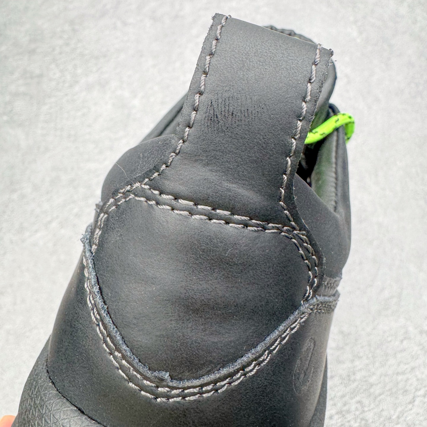 图片[18]-＃GD广顶 ecco爱步 踪迹30 牛皮 时尚百搭 低帮 生活休闲鞋 独家注塑工艺 渠道原单 实体代购指定版本 真全头层牛皮 PK市面上任何版本 24小时现货供应 进口原料牛皮 莞产超级顶货 新配色陆续上架 产品只会越做越漂亮 鞋头采用原版一致工艺 又甩又用线条的效果目前这个技术市面上的任何版本都达不到这个效果 原版私模开发 细节一步到位不敢说百分百 保证有百分之98还原 慢工出细活 好的产品不怕晚 这次的开发针对艺术家 收藏家 高品质 的人群 水染粒面小牛皮材质 和针车间距都是极致还原 顶级头层的小牛皮 质感无敌 奢侈品的触感 搭配专柜最新全套包装 双种配件卡片 细节诠释 一件不落 不计成本的打磨产品的细节 再微小的细节也会还原 ECCO以三大核心特征为依托：北欧设计风格、鞋履制作、积极的生活方式。北欧设计风格：北欧设计特点是独特、有格调、实用和简约，并且品质优良。鞋履制作：ECCO钟爱鞋履制作以及一切与鞋履制作相关的事物。积极的生活方式：ECCO的创始人希望制作出的鞋履无需磨合，即可完美贴合脚型，帮助人们享受行走的乐趣。ECCO的成功源自其产品质量和创新的技术水平，恪守“鞋遵循双足”的设计理念，将的舒适度和风格融为一体。ECCO跑遍全世界寻找创新的原料。从制革制鞋一体化的设置，源头上控制皮革质量，确保对人体无害。尺码：38 39 40 41 42 43 44（皮鞋码）-选品中心