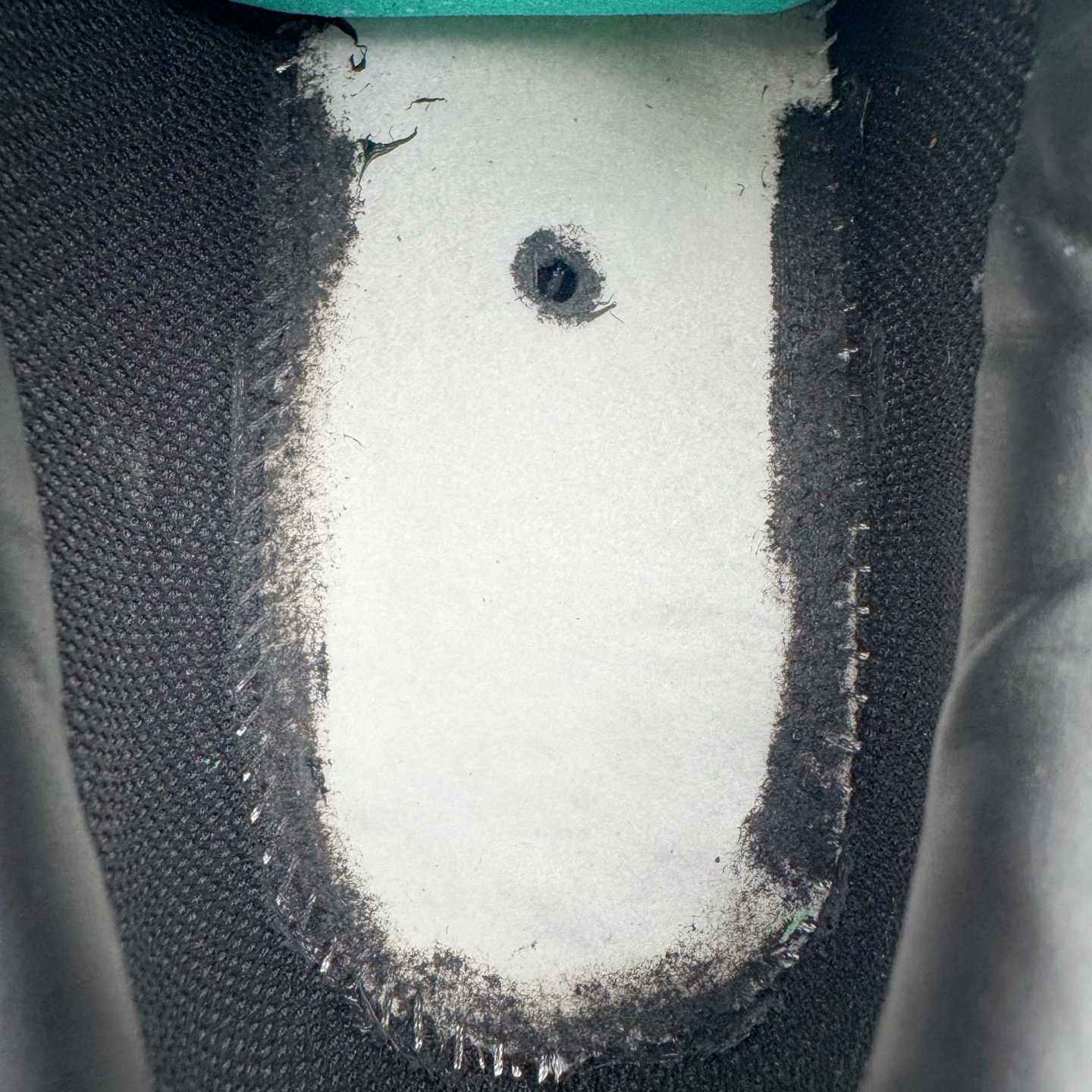 图片[10]-＃GD广顶 ecco爱步 踪迹30 牛皮 时尚百搭 低帮 生活休闲鞋 独家注塑工艺 渠道原单 实体代购指定版本 真全头层牛皮 PK市面上任何版本 24小时现货供应 进口原料牛皮 莞产超级顶货 新配色陆续上架 产品只会越做越漂亮 鞋头采用原版一致工艺 又甩又用线条的效果目前这个技术市面上的任何版本都达不到这个效果 原版私模开发 细节一步到位不敢说百分百 保证有百分之98还原 慢工出细活 好的产品不怕晚 这次的开发针对艺术家 收藏家 高品质 的人群 水染粒面小牛皮材质 和针车间距都是极致还原 顶级头层的小牛皮 质感无敌 奢侈品的触感 搭配专柜最新全套包装 双种配件卡片 细节诠释 一件不落 不计成本的打磨产品的细节 再微小的细节也会还原 ECCO以三大核心特征为依托：北欧设计风格、鞋履制作、积极的生活方式。北欧设计风格：北欧设计特点是独特、有格调、实用和简约，并且品质优良。鞋履制作：ECCO钟爱鞋履制作以及一切与鞋履制作相关的事物。积极的生活方式：ECCO的创始人希望制作出的鞋履无需磨合，即可完美贴合脚型，帮助人们享受行走的乐趣。ECCO的成功源自其产品质量和创新的技术水平，恪守“鞋遵循双足”的设计理念，将的舒适度和风格融为一体。ECCO跑遍全世界寻找创新的原料。从制革制鞋一体化的设置，源头上控制皮革质量，确保对人体无害。尺码：38 39 40 41 42 43 44（皮鞋码）-选品中心