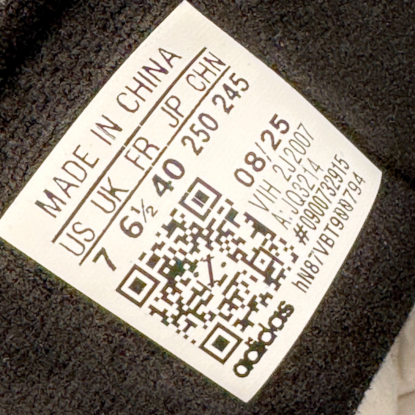 图片[12]-＃XP纯原套现福利 AD Originals Superstar 经典复古贝壳头板鞋 JQ3214 诞生于1969年 是第一双将全皮面鞋 身与橡胶鞋头结合在一起的低帮篮球鞋 Superstar最开始 是作为高帮篮球鞋Pro Model的低帮版本而出现的 但因为其独特和醒目的橡胶鞋头造型而让大家熟知 被大家形象地称为\\\”shelltoe\\\”贝壳头 在70年代的美国职业篮球场上 接近3/4的NBA球员都将这双Superstar作为场上用鞋 80年代之后 经过不断的改良和发展 Superstar逐渐成为横跨时装、音乐、街头文化、休闲和运动等各大领域的时尚潮鞋 尺码：36 36.5 37 38 38.5 39 40 40.5 41 42 42.5 43 44 44.5 45-选品中心