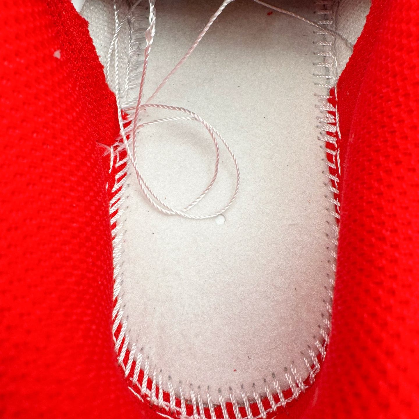 图片[11]-＃YC纯原 NK Dunk Low 白红 DD1873-116 实力大厂出品 新配色陆续开发 利润个位数只为口碑 全套原纸板楦头开发 确保原汁原味 完美呈现DUNK版型 一比一鞋头弧度高度鞋身弧度 此版本只针对中端市场 皮料材质有所更替 其他数据细节工艺流程均保持一致 绝不口嗨 细节品控鞋型随意对比 独家私模官方第六代原厂航空铝磨具打磨大底 鞋头坡度极致还原 无解鞋型 原盒原配 圈内天花板工艺 原厂玻璃冲刀 超高清洁度 全鞋零毛边皮料切割 原厂中底布点胶 中底布拉帮走线遵循公司 尺码：36 36.5 37.5 38 38.5 39 40 40.5 41 42 42.5 43 44 44.5 45 46-选品中心