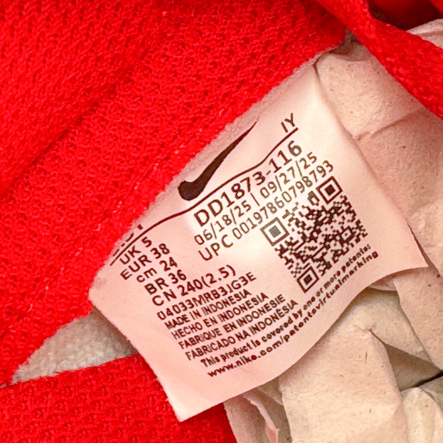 图片[12]-＃YC纯原 NK Dunk Low 白红 DD1873-116 实力大厂出品 新配色陆续开发 利润个位数只为口碑 全套原纸板楦头开发 确保原汁原味 完美呈现DUNK版型 一比一鞋头弧度高度鞋身弧度 此版本只针对中端市场 皮料材质有所更替 其他数据细节工艺流程均保持一致 绝不口嗨 细节品控鞋型随意对比 独家私模官方第六代原厂航空铝磨具打磨大底 鞋头坡度极致还原 无解鞋型 原盒原配 圈内天花板工艺 原厂玻璃冲刀 超高清洁度 全鞋零毛边皮料切割 原厂中底布点胶 中底布拉帮走线遵循公司 尺码：36 36.5 37.5 38 38.5 39 40 40.5 41 42 42.5 43 44 44.5 45 46-选品中心