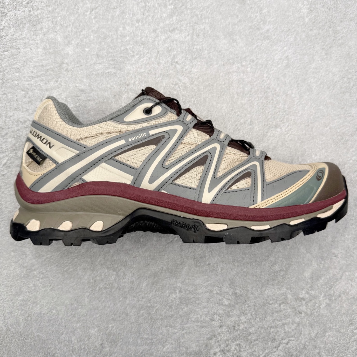 ＃PK4.0 Salomon XT-QUEST ADV 萨洛蒙潮流越野机能户外功能鞋 基于市场现有版本全新升级调整改良 现阶段市场最强产物 全新主色陆续出货 大底描漆工整零瑕疵 鞋头定型弧度完美 纯原外贸平台特供订单 耗时半年巨作 全套原纸板楦头开发 原厂特供网布配套加持 确保原汁原味 完美呈现版型 原档数据独家私模五层组合大底 男女鞋同步官方开发至46.5 原装Ortholite轻量化鞋垫 中底布带钢印编号 原厂TPU锁扣 进口港宝加持 后跟自然饱满 还原公司包裹性 基于 SALOMON 初代 XT 鞋身造型并搭载 4D ADVANCED CHASSIS™ 大底打造而成 为这款 XT-QUEST 带来了多项足部控制与保护等功能性 如在运动过程中控制左右晃动的过程而提高稳定性、改善长途越野过程中足中到足尖的过渡、提高感知岩石的精确度以抵抗尖锐物体对脚底的伤害以及采用动态缓冲来增强穿着舒适感 从而减轻疲劳感 使XT-QUEST 成为一双舒适且安全的户外之履 尺码：36 36.5 37.5 38 38.5 39 40 40.5 41 42 42.5 43 44 44.5 45-选品中心