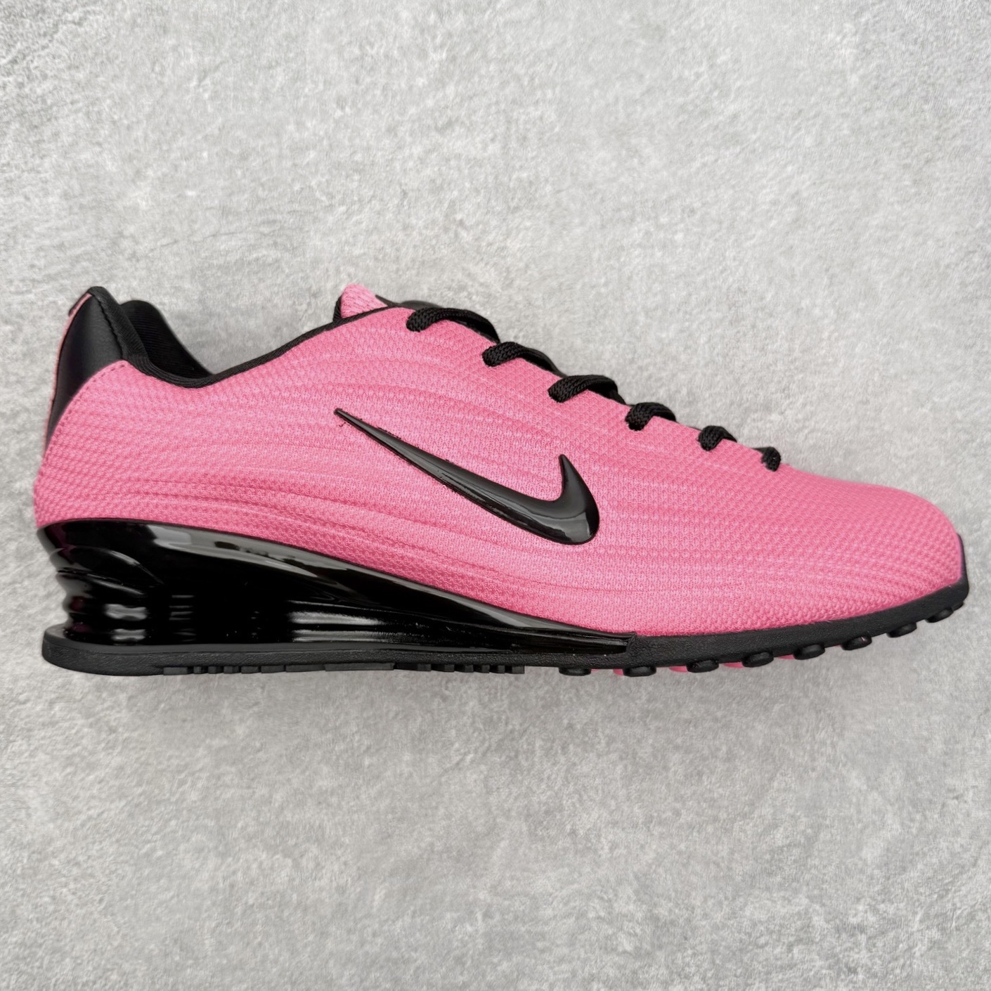 NK Total 90 Shox Secutor Magia 百搭舒适 耐磨 足球鞋 实拍调校N版已经零色差零失真 百分百还原实物色彩所见即所得 不存在货不对板色差等低级问题 选购参考实物拍摄 不混卖不参货 只用心做好货严格选品 承诺混一赔十 尺码：36 36.5 37.5 38 38.5 39 40 40.5 41 42 42.5 43 44 44.5 45-选品中心