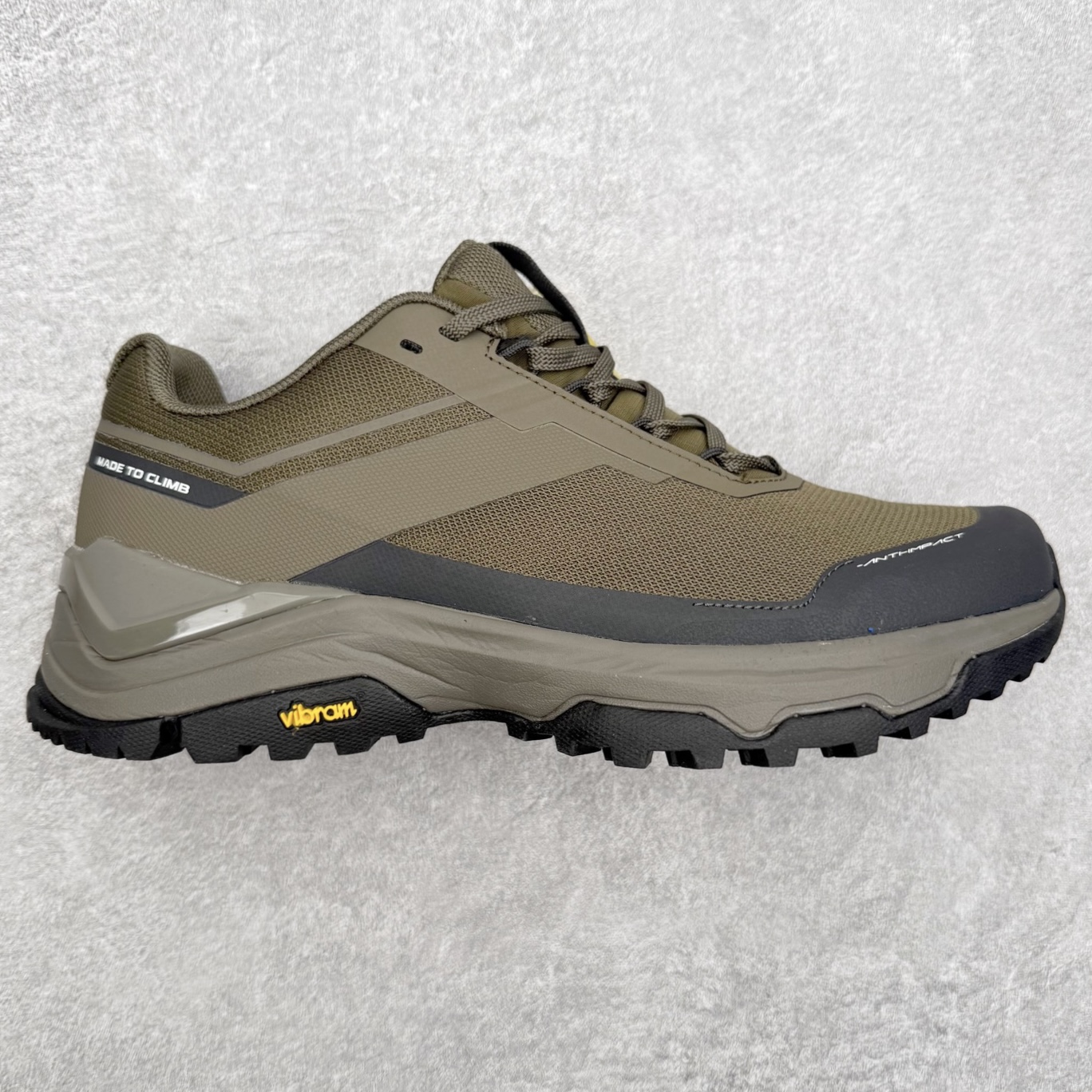 ＃K版 KAILAS 凯乐石 界山户外运动舒适时尚防滑透气低帮登山徒步鞋 KAILAS凯乐石品牌是全球三大全系攀登品牌之一，于2003年创立于中国广州，致力于为有攀登梦想的户外运动员及爱好者，研发制造功能性专业装备，满足他们在极限环境下安全舒适的需求，凯乐石专注于科技面料的开发及专业功能设计，产品线覆盖登山、攀岩、徒步、越野跑山、露营、旅行等多项户外运动，通过运动员的测试反馈，不断进化迭代，产品荣获国内外大奖71座，发明专利21个，更突破性的自主研发攀登器械，打造出中国的攀登硬实力。实拍调校N版已经零色差零失真 百分百还原实物色彩所见即所得 不存在货不对板色差等低级问题 选购参考实物拍摄 不混卖不参货 只用心做好货严格选品 承诺混一赔十 尺码：36 36.5 37.5 38 38.5 39 40 40.5 41 42 42.5 43 44 44.5 45-选品中心