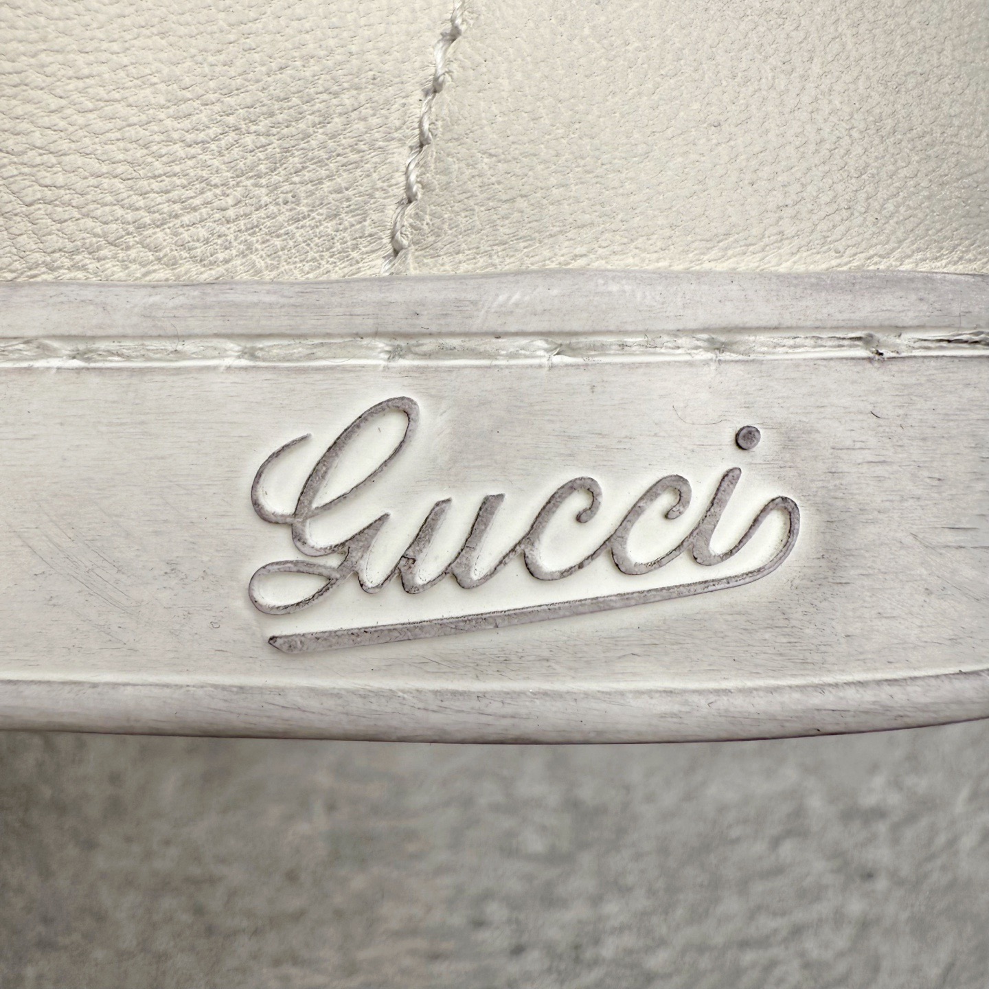 图片[15]-＃GD广顶 GUCCI古驰 Web 牛皮简约百搭高帮时尚板鞋 蜜蜂 附送原装一致鞋舌仿磨环保纸垫 全套专柜包装物及配件 意大利进口超软小牛皮 同源出厂真丝绸防尘鞋套袋 原装雪梨形超软沙绒纸团 高工艺无缝细空胶技术 贴楦误差0.05mm 鞋底采用固特异内外锁死工艺 最大限度弯折永不开胶 原鞋一致效果环保无味 产品细节经典低帮运动鞋采用 Gucci 标志性的金色蜜蜂刺绣 与标志织带形成对比 白色皮革 配以绿红绿织带和金线蜜蜂刺绣一只鞋后饰有红色水蛇皮细节 另一只鞋后饰绿色水蛇皮细节 橡胶鞋底 尺码：35 36 37 38 39 40 41 42 43 44 45-选品中心