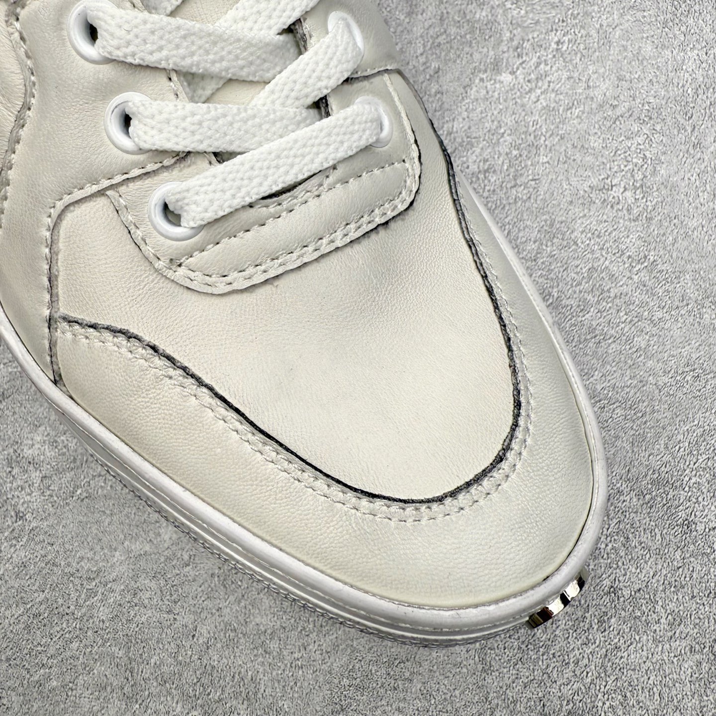 图片[10]-＃GD广顶 GUCCI古驰 Web 牛皮简约百搭高帮时尚板鞋 蜜蜂 附送原装一致鞋舌仿磨环保纸垫 全套专柜包装物及配件 意大利进口超软小牛皮 同源出厂真丝绸防尘鞋套袋 原装雪梨形超软沙绒纸团 高工艺无缝细空胶技术 贴楦误差0.05mm 鞋底采用固特异内外锁死工艺 最大限度弯折永不开胶 原鞋一致效果环保无味 产品细节经典低帮运动鞋采用 Gucci 标志性的金色蜜蜂刺绣 与标志织带形成对比 白色皮革 配以绿红绿织带和金线蜜蜂刺绣一只鞋后饰有红色水蛇皮细节 另一只鞋后饰绿色水蛇皮细节 橡胶鞋底 尺码：35 36 37 38 39 40 41 42 43 44 45-选品中心