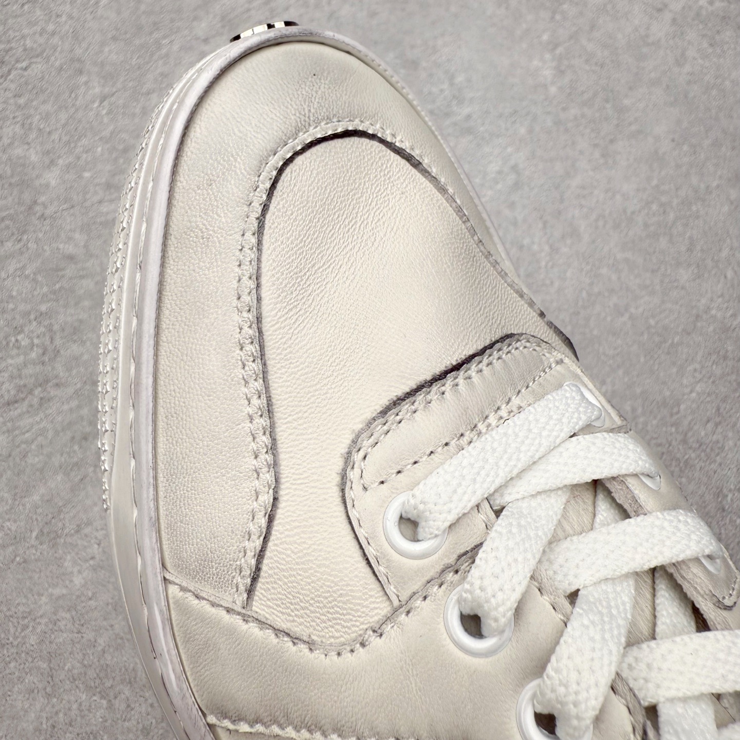 图片[13]-＃GD广顶 GUCCI古驰 Web 牛皮简约百搭高帮时尚板鞋 蜜蜂 附送原装一致鞋舌仿磨环保纸垫 全套专柜包装物及配件 意大利进口超软小牛皮 同源出厂真丝绸防尘鞋套袋 原装雪梨形超软沙绒纸团 高工艺无缝细空胶技术 贴楦误差0.05mm 鞋底采用固特异内外锁死工艺 最大限度弯折永不开胶 原鞋一致效果环保无味 产品细节经典低帮运动鞋采用 Gucci 标志性的金色蜜蜂刺绣 与标志织带形成对比 白色皮革 配以绿红绿织带和金线蜜蜂刺绣一只鞋后饰有红色水蛇皮细节 另一只鞋后饰绿色水蛇皮细节 橡胶鞋底 尺码：35 36 37 38 39 40 41 42 43 44 45-选品中心