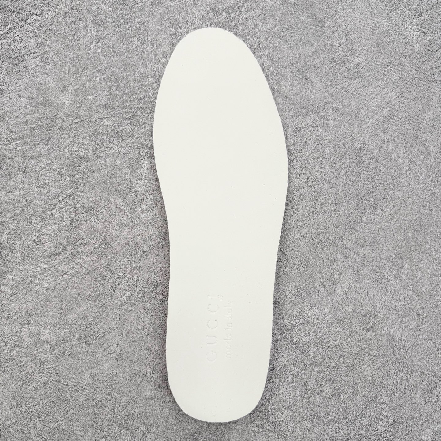 图片[18]-＃GD广顶 GUCCI古驰 Web 牛皮简约百搭高帮时尚板鞋 蜜蜂 附送原装一致鞋舌仿磨环保纸垫 全套专柜包装物及配件 意大利进口超软小牛皮 同源出厂真丝绸防尘鞋套袋 原装雪梨形超软沙绒纸团 高工艺无缝细空胶技术 贴楦误差0.05mm 鞋底采用固特异内外锁死工艺 最大限度弯折永不开胶 原鞋一致效果环保无味 产品细节经典低帮运动鞋采用 Gucci 标志性的金色蜜蜂刺绣 与标志织带形成对比 白色皮革 配以绿红绿织带和金线蜜蜂刺绣一只鞋后饰有红色水蛇皮细节 另一只鞋后饰绿色水蛇皮细节 橡胶鞋底 尺码：35 36 37 38 39 40 41 42 43 44 45-选品中心