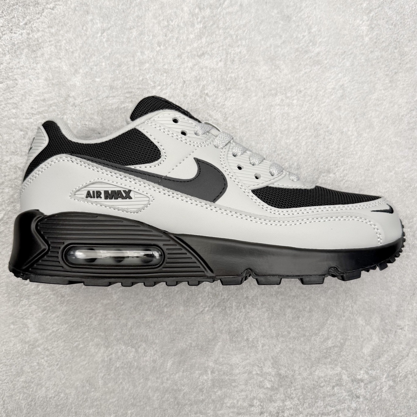 ＃MX版 NK Air MAX 90 气垫复古减震跑步鞋 IM5989-077 经典重温 独家陆续补货 外单专供大厂出品 品质稳定 一百余色 终端操作 Air Max 90于1990年推出 来自Air Max系列 在Air Max 1的基础上改进而得 增加了气垫面积 外型上也更为流线 最特別的就是加入了菱纹塑胶嵌板 为Air Max 90增添了许多潮流气息 皮革鞋面 造就出色耐穿性和支撑力 Max Air缓震配置搭配泡棉中底 令Air Max 90轻盈而舒适 华夫格橡胶外底 铸就Air Max 90非凡的抓地力 而Air Max 90不仅是一双跑鞋 它成功跨越了时间的演进 成为了球鞋文化与潮流圈中最熟为人知的鞋款之一 尺码：36 36.5 37.5 38 38.5 39 40 40.5 41 42 42.5 43 44 44.5 45-选品中心