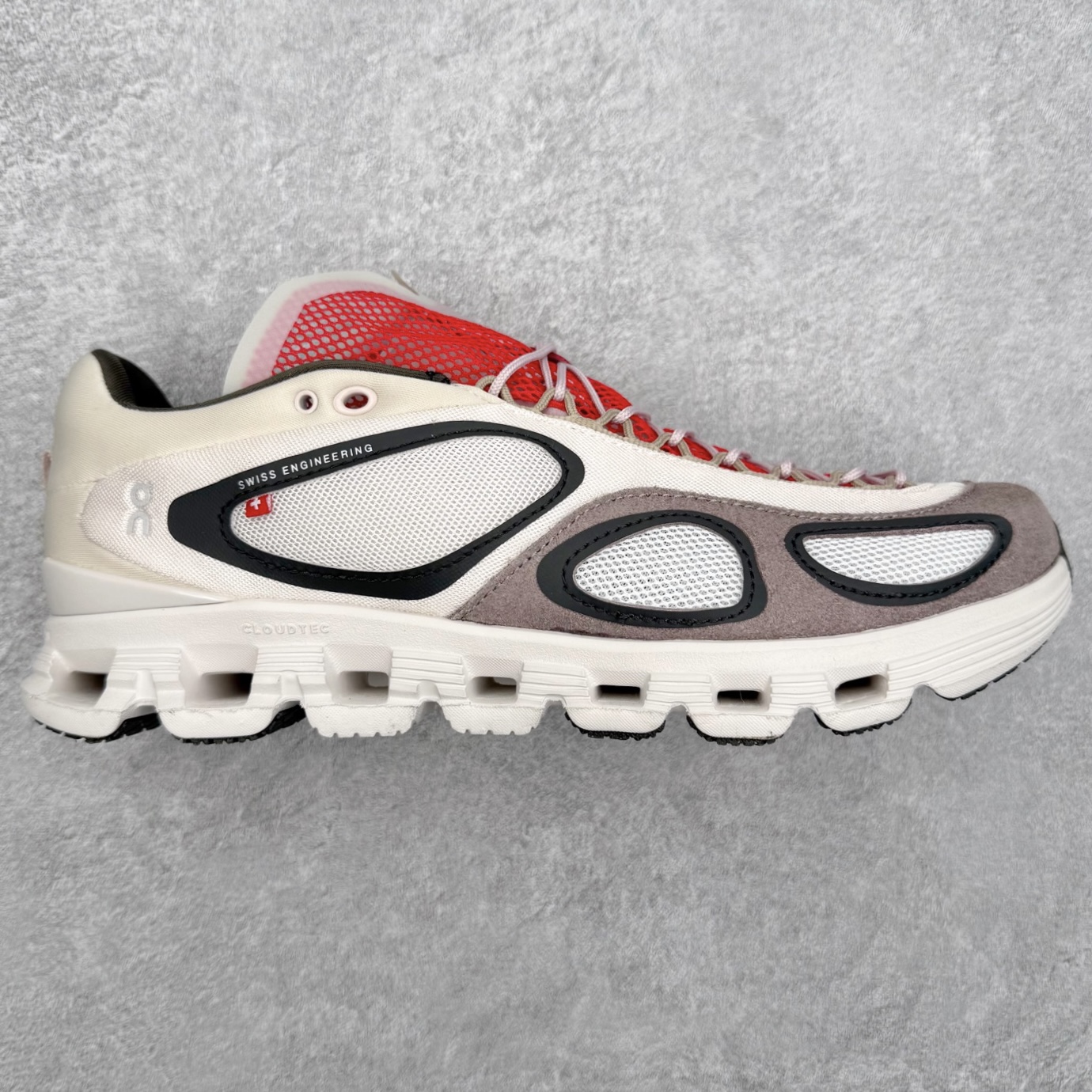 FKA Twigs x On昂跑 Cloud X 联名款舒适轻盈耐磨 低帮跑步鞋 此运动品牌 开创于2010年 缓震着陆、强效回弹、轻柔质感的设计构思始终是ON研制关键 与此同时基于“为全球提供革新性的跑步感受”信念 陆续推出了多款跑鞋及其以专业运动人体跑步工程学为设计关键的功能性跑步服饰设备 让跑者不费力气地畅快畅跑 尺码：36 36.5 37.5 38 38.5 39 40 40.5 41 42 42.5 43 44 44.5 45-选品中心