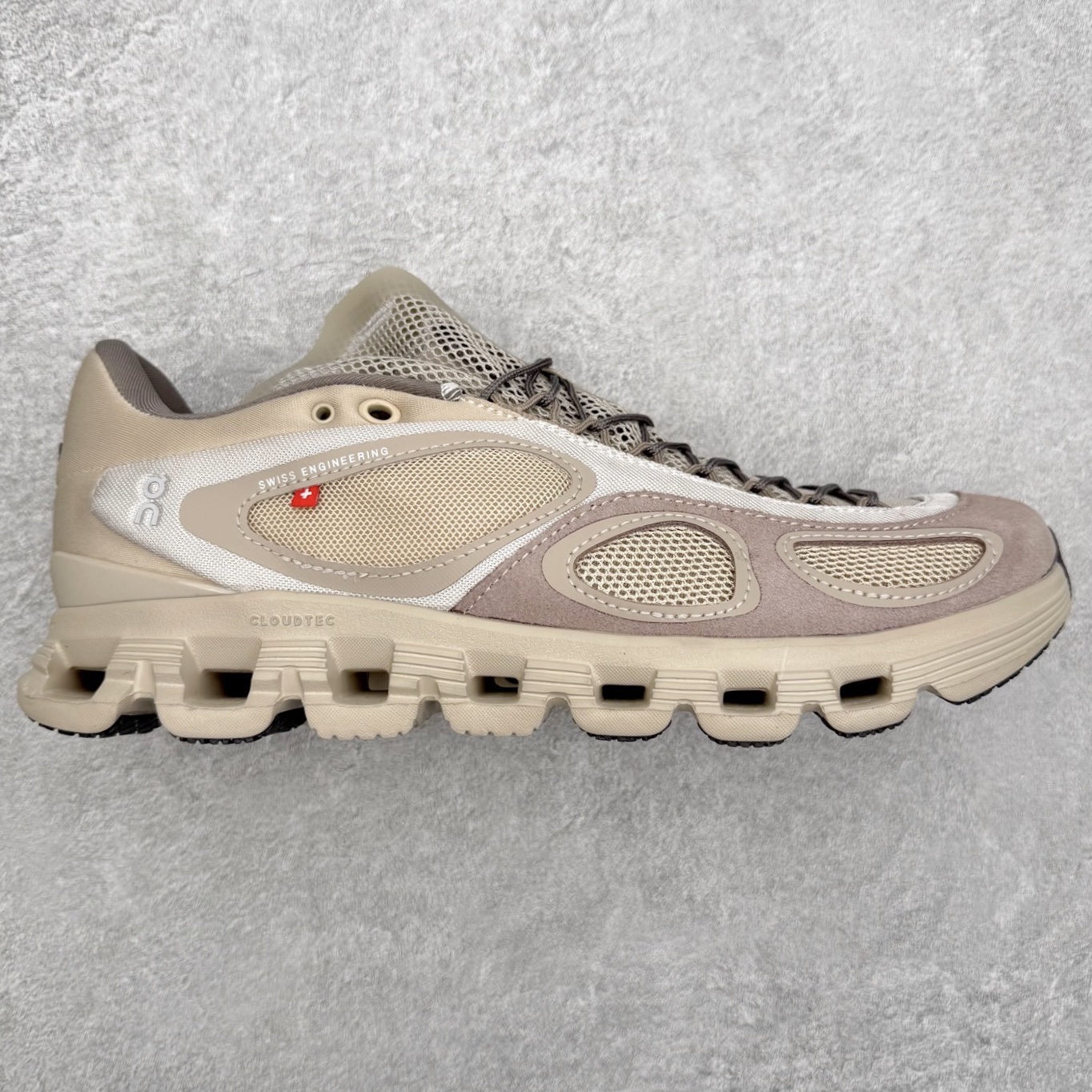 FKA Twigs x On昂跑 Cloud X 联名款舒适轻盈耐磨 低帮跑步鞋 此运动品牌 开创于2010年 缓震着陆、强效回弹、轻柔质感的设计构思始终是ON研制关键 与此同时基于“为全球提供革新性的跑步感受”信念 陆续推出了多款跑鞋及其以专业运动人体跑步工程学为设计关键的功能性跑步服饰设备 让跑者不费力气地畅快畅跑 尺码：36 36.5 37.5 38 38.5 39 40 40.5 41 42 42.5 43 44 44.5 45-选品中心