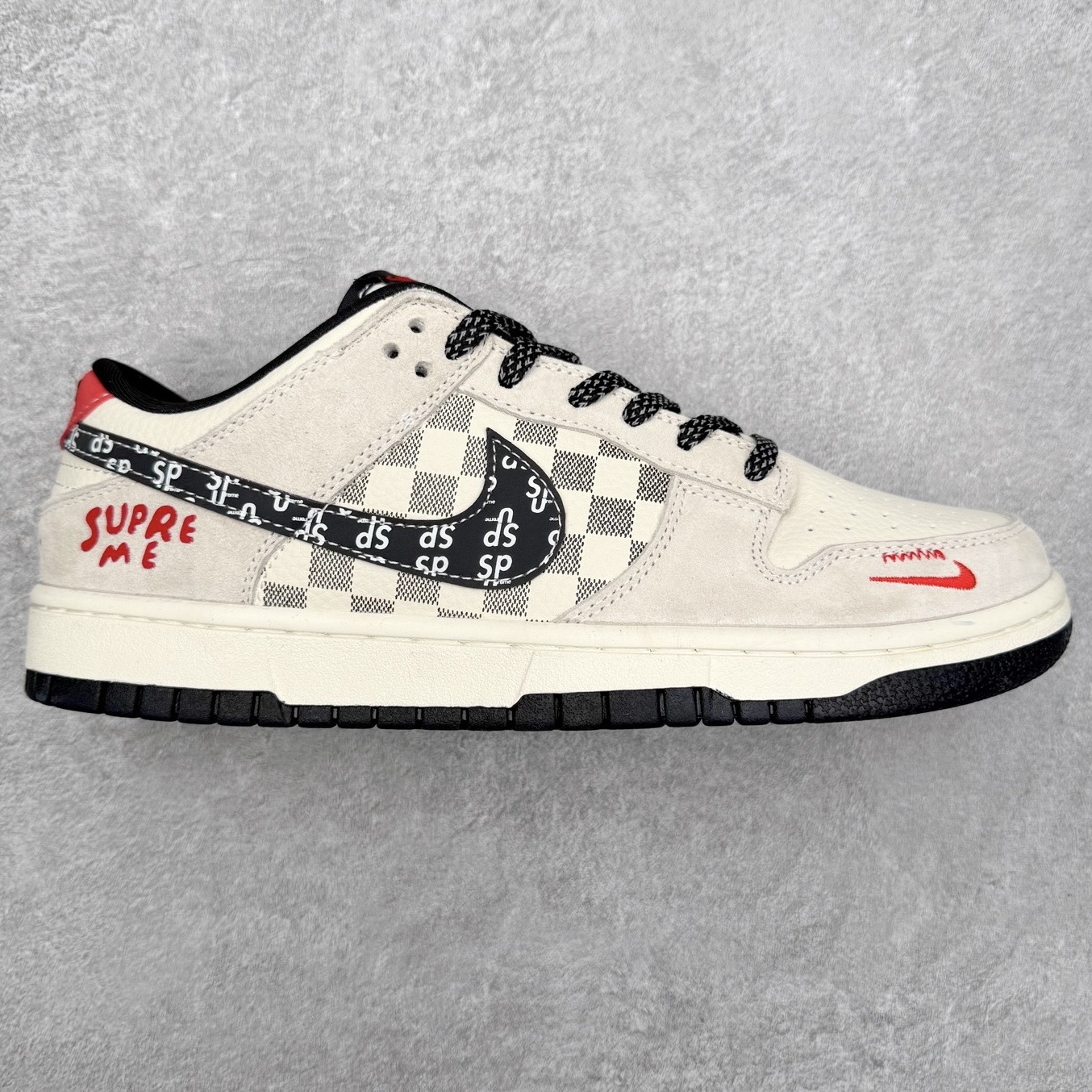 NK Dunk Low 定制配色 SD8888-007 大厂出品 极力推荐 原装头层材料 独家版型蒸餾加工帶來的是更好的视觉和脚感体验大厂纯原品质出货 清洁度 电绣工艺 皮料切割干净无任何毛边 细节完美 实拍调校N版已经零色差零失真 百分百还原实物色彩所见即所得 不存在货不对板色差等低级问题 选购参考实物拍摄 不混卖不参货 只用心做好货严格选品 承诺混一赔十 尺码：36 36.5 37.5 38 38.5 39 40 40.5 41 42 42.5 43 44 44.5 45-选品中心