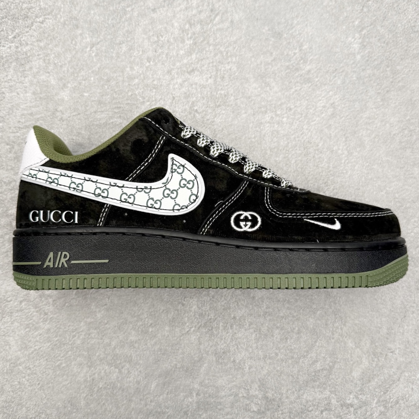 NK Air Force 1´07 Low 空军一号低帮百搭休闲运动板鞋 BB9577-113 柔软、弹性十足的缓震性能和出色的中底设计 横跨复古与现代的外型结合 造就出风靡全球 三十多年的Force 1 直到今天还深受青睐 实拍调校N版已经零色差零失真 百分百还原实物色彩所见即所得 不存在货不对板色差等低级问题 选购参考实物拍摄 不混卖不参货 只用心做好货严格选品 承诺混一赔十 尺码：36 36.5 37.5 38 38.5 39 40 40.5 41 42 42.5 43 44 44.5 45-选品中心