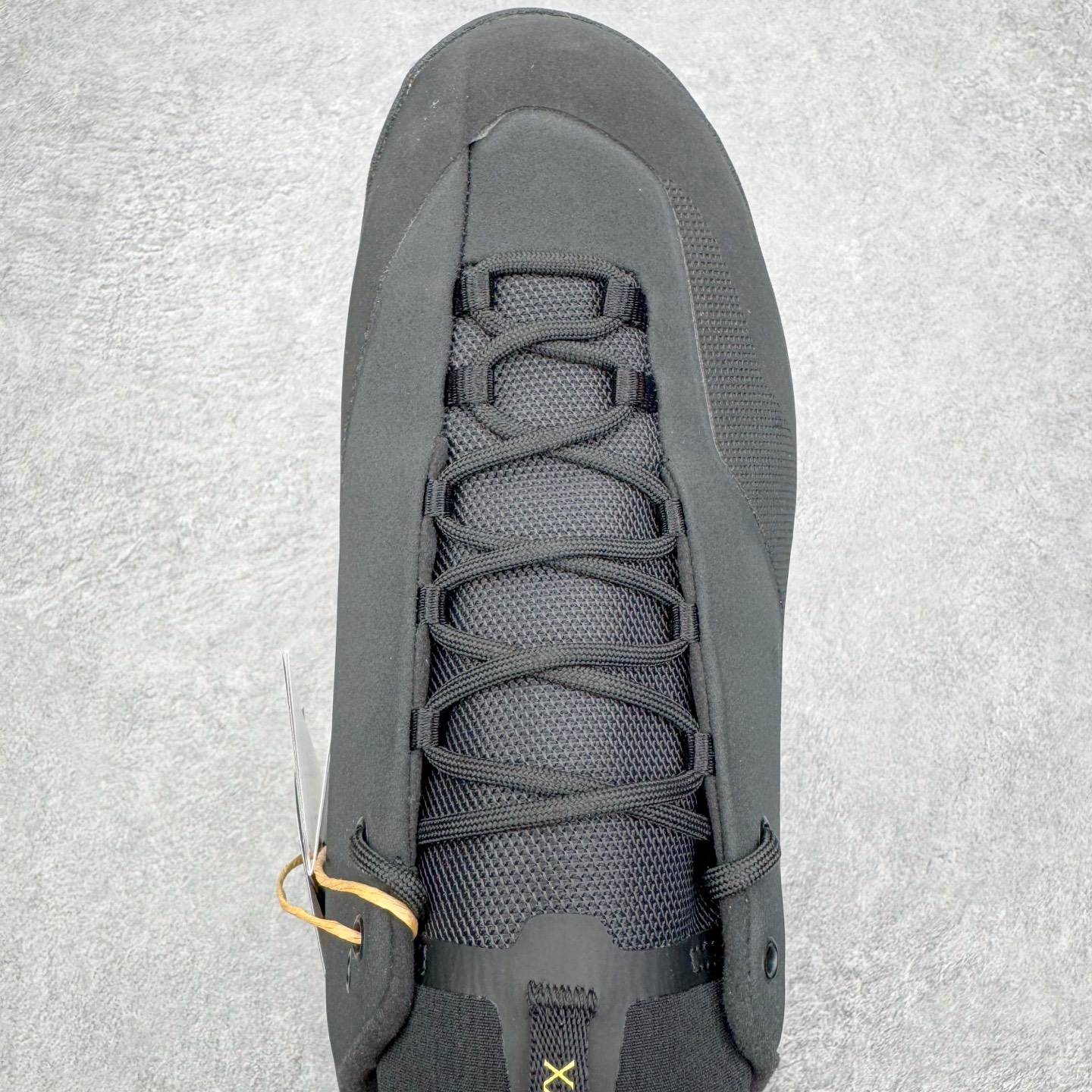 图片[4]-＃HP Arcteryx始祖鸟 Konseal Shoe 舒适 防滑耐磨透气支撑抓地登山鞋 代购指定版本 原数据开发 不掉标 正确高频字体 鸟爪细节完美 区别市场公版货 错误字体货 中底带钢印上脚舒适轻便无负重感 四季百搭 始祖鸟 KONSEAL 轻量户外鞋 这双鞋不仅仅可以穿着逛街上班，更可以穿着徒步旅游甚至攀岩！说实话，没多少人真的会去攀岩，经我们试穿，这双鞋，日常穿也是非常舒服轻便！搭配日常的衣服完全不违和！结构中底TPU底盘，保护双脚。配置3D模具保护双脚+一体化系带系统，鞋面防撕裂网布、TPU保护膜和牛巴革合成面料，喜欢放心入！这种类型的鞋子咱们家超难得遇到一次，喜欢一定不要错过 尺码：39 40 40.5 41 42 42.5 43 44 44.5 45-选品中心