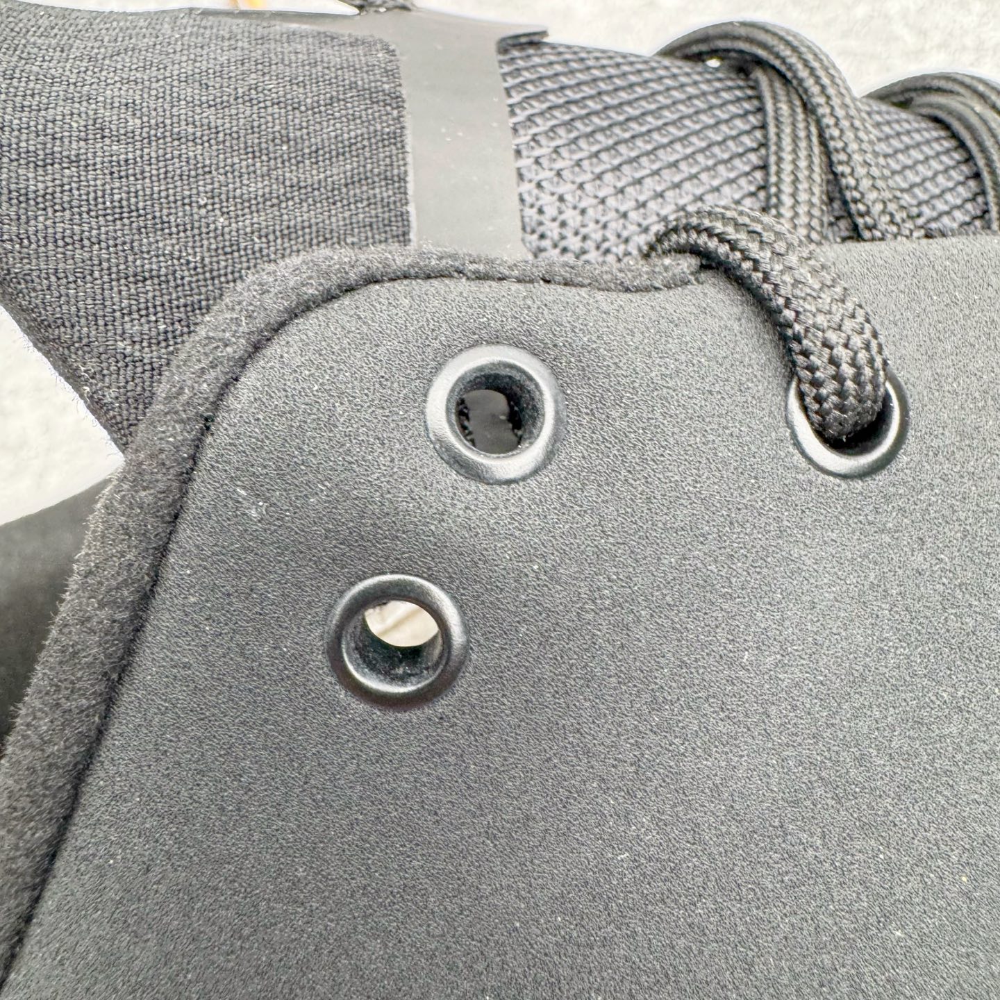 图片[16]-＃HP Arcteryx始祖鸟 Konseal Shoe 舒适 防滑耐磨透气支撑抓地登山鞋 代购指定版本 原数据开发 不掉标 正确高频字体 鸟爪细节完美 区别市场公版货 错误字体货 中底带钢印上脚舒适轻便无负重感 四季百搭 始祖鸟 KONSEAL 轻量户外鞋 这双鞋不仅仅可以穿着逛街上班，更可以穿着徒步旅游甚至攀岩！说实话，没多少人真的会去攀岩，经我们试穿，这双鞋，日常穿也是非常舒服轻便！搭配日常的衣服完全不违和！结构中底TPU底盘，保护双脚。配置3D模具保护双脚+一体化系带系统，鞋面防撕裂网布、TPU保护膜和牛巴革合成面料，喜欢放心入！这种类型的鞋子咱们家超难得遇到一次，喜欢一定不要错过 尺码：39 40 40.5 41 42 42.5 43 44 44.5 45-选品中心