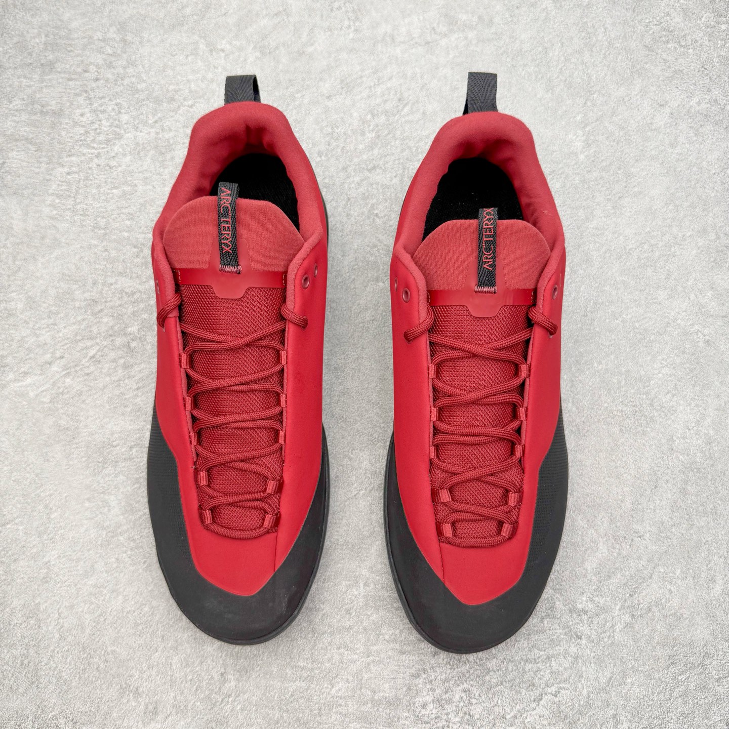 图片[2]-＃HP Arcteryx始祖鸟 Konseal Shoe 舒适 防滑耐磨透气支撑抓地登山鞋 代购指定版本 原数据开发 不掉标 正确高频字体 鸟爪细节完美 区别市场公版货 错误字体货 中底带钢印上脚舒适轻便无负重感 四季百搭 始祖鸟 KONSEAL 轻量户外鞋 这双鞋不仅仅可以穿着逛街上班，更可以穿着徒步旅游甚至攀岩！说实话，没多少人真的会去攀岩，经我们试穿，这双鞋，日常穿也是非常舒服轻便！搭配日常的衣服完全不违和！结构中底TPU底盘，保护双脚。配置3D模具保护双脚+一体化系带系统，鞋面防撕裂网布、TPU保护膜和牛巴革合成面料，喜欢放心入！这种类型的鞋子咱们家超难得遇到一次，喜欢一定不要错过 尺码：39 40 40.5 41 42 42.5 43 44 44.5 45-选品中心