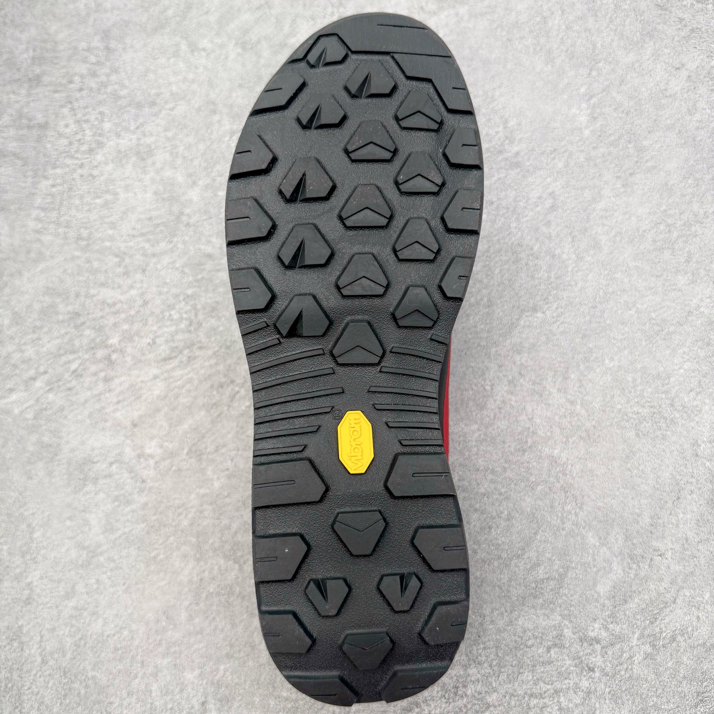 图片[9]-＃HP Arcteryx始祖鸟 Konseal Shoe 舒适 防滑耐磨透气支撑抓地登山鞋 代购指定版本 原数据开发 不掉标 正确高频字体 鸟爪细节完美 区别市场公版货 错误字体货 中底带钢印上脚舒适轻便无负重感 四季百搭 始祖鸟 KONSEAL 轻量户外鞋 这双鞋不仅仅可以穿着逛街上班，更可以穿着徒步旅游甚至攀岩！说实话，没多少人真的会去攀岩，经我们试穿，这双鞋，日常穿也是非常舒服轻便！搭配日常的衣服完全不违和！结构中底TPU底盘，保护双脚。配置3D模具保护双脚+一体化系带系统，鞋面防撕裂网布、TPU保护膜和牛巴革合成面料，喜欢放心入！这种类型的鞋子咱们家超难得遇到一次，喜欢一定不要错过 尺码：39 40 40.5 41 42 42.5 43 44 44.5 45-选品中心