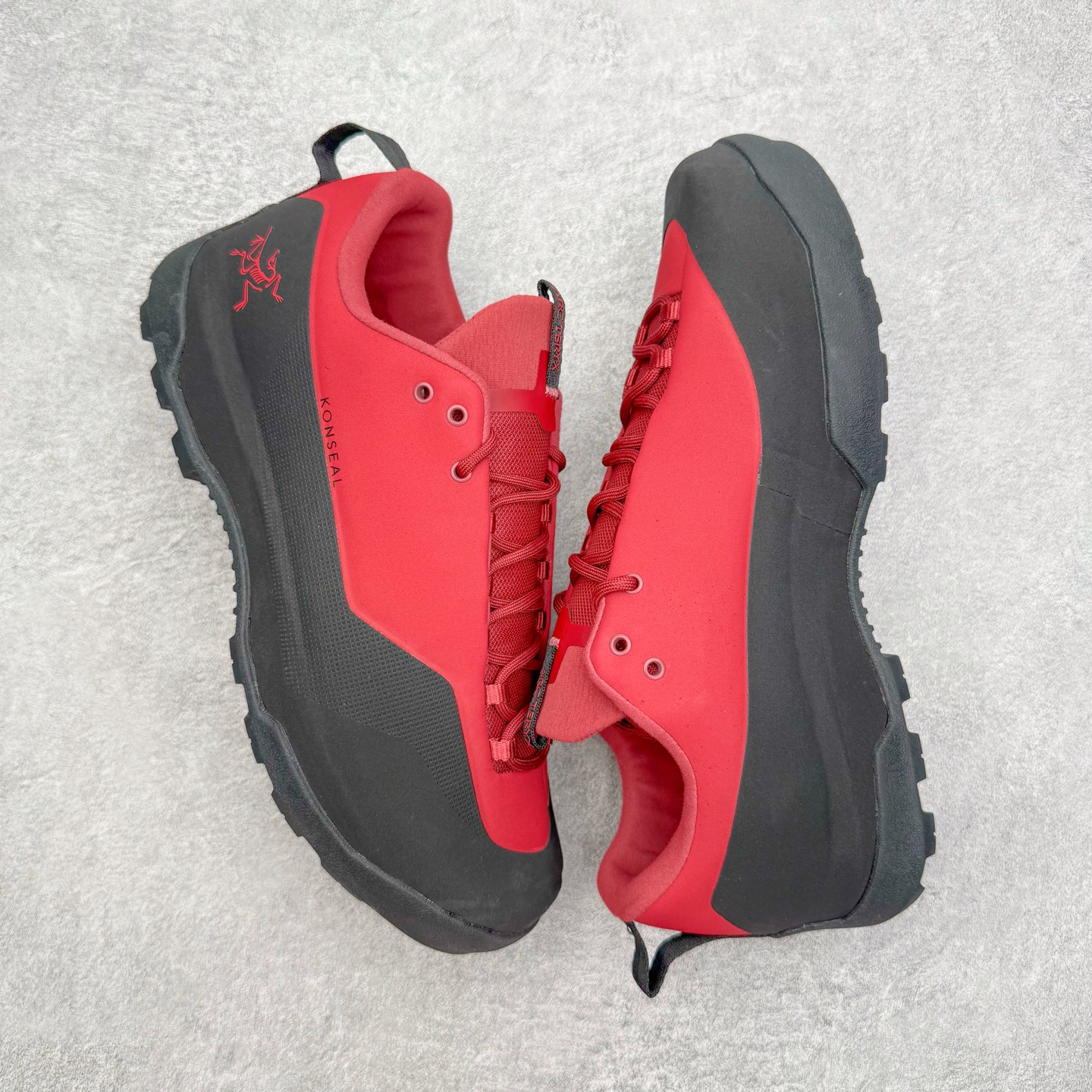 图片[3]-＃HP Arcteryx始祖鸟 Konseal Shoe 舒适 防滑耐磨透气支撑抓地登山鞋 代购指定版本 原数据开发 不掉标 正确高频字体 鸟爪细节完美 区别市场公版货 错误字体货 中底带钢印上脚舒适轻便无负重感 四季百搭 始祖鸟 KONSEAL 轻量户外鞋 这双鞋不仅仅可以穿着逛街上班，更可以穿着徒步旅游甚至攀岩！说实话，没多少人真的会去攀岩，经我们试穿，这双鞋，日常穿也是非常舒服轻便！搭配日常的衣服完全不违和！结构中底TPU底盘，保护双脚。配置3D模具保护双脚+一体化系带系统，鞋面防撕裂网布、TPU保护膜和牛巴革合成面料，喜欢放心入！这种类型的鞋子咱们家超难得遇到一次，喜欢一定不要错过 尺码：39 40 40.5 41 42 42.5 43 44 44.5 45-选品中心