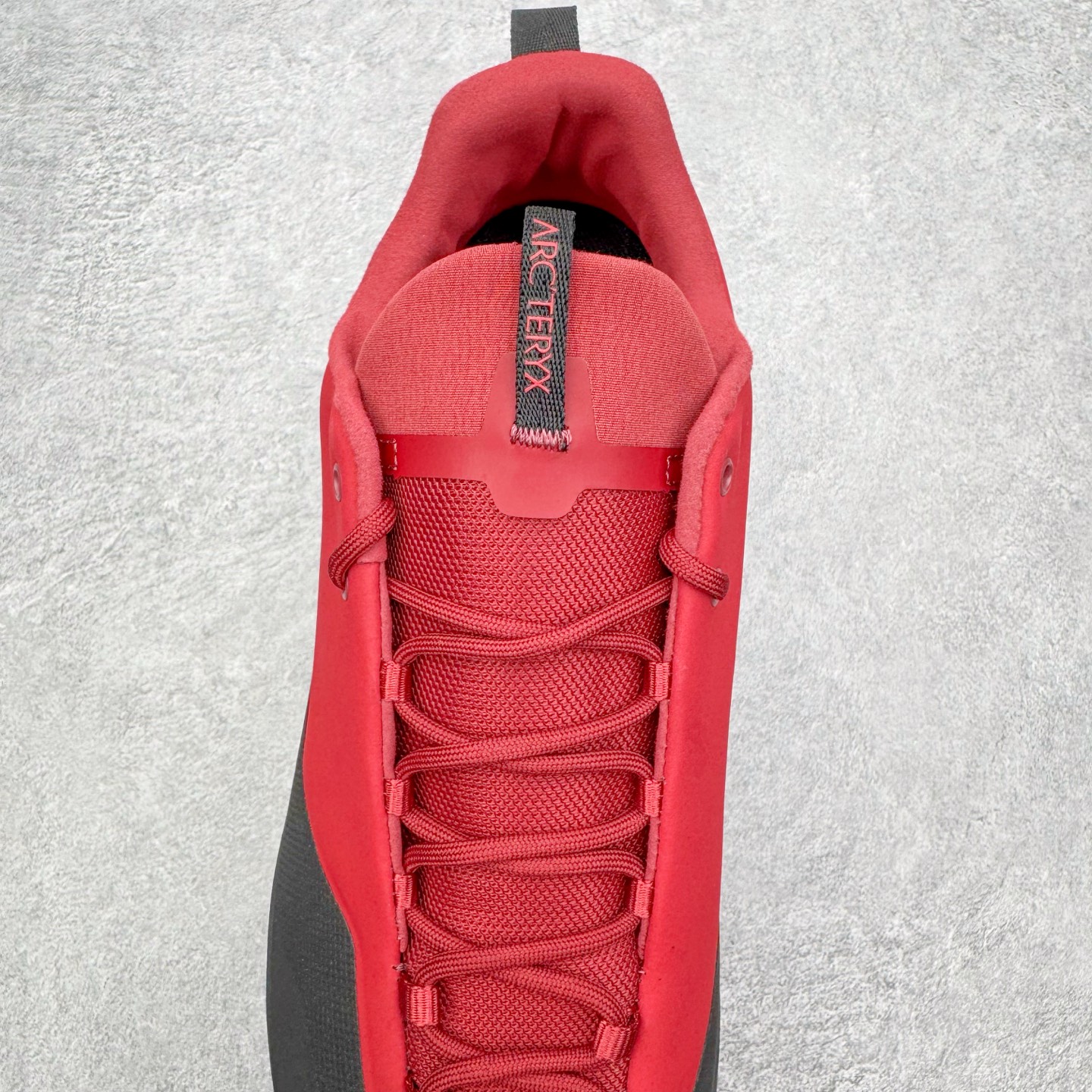 图片[5]-＃HP Arcteryx始祖鸟 Konseal Shoe 舒适 防滑耐磨透气支撑抓地登山鞋 代购指定版本 原数据开发 不掉标 正确高频字体 鸟爪细节完美 区别市场公版货 错误字体货 中底带钢印上脚舒适轻便无负重感 四季百搭 始祖鸟 KONSEAL 轻量户外鞋 这双鞋不仅仅可以穿着逛街上班，更可以穿着徒步旅游甚至攀岩！说实话，没多少人真的会去攀岩，经我们试穿，这双鞋，日常穿也是非常舒服轻便！搭配日常的衣服完全不违和！结构中底TPU底盘，保护双脚。配置3D模具保护双脚+一体化系带系统，鞋面防撕裂网布、TPU保护膜和牛巴革合成面料，喜欢放心入！这种类型的鞋子咱们家超难得遇到一次，喜欢一定不要错过 尺码：39 40 40.5 41 42 42.5 43 44 44.5 45-选品中心