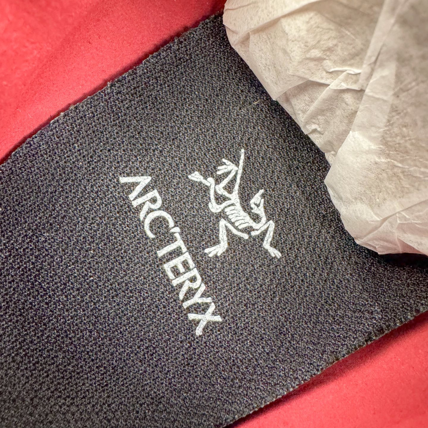 图片[11]-＃HP Arcteryx始祖鸟 Konseal Shoe 舒适 防滑耐磨透气支撑抓地登山鞋 代购指定版本 原数据开发 不掉标 正确高频字体 鸟爪细节完美 区别市场公版货 错误字体货 中底带钢印上脚舒适轻便无负重感 四季百搭 始祖鸟 KONSEAL 轻量户外鞋 这双鞋不仅仅可以穿着逛街上班，更可以穿着徒步旅游甚至攀岩！说实话，没多少人真的会去攀岩，经我们试穿，这双鞋，日常穿也是非常舒服轻便！搭配日常的衣服完全不违和！结构中底TPU底盘，保护双脚。配置3D模具保护双脚+一体化系带系统，鞋面防撕裂网布、TPU保护膜和牛巴革合成面料，喜欢放心入！这种类型的鞋子咱们家超难得遇到一次，喜欢一定不要错过 尺码：39 40 40.5 41 42 42.5 43 44 44.5 45-选品中心