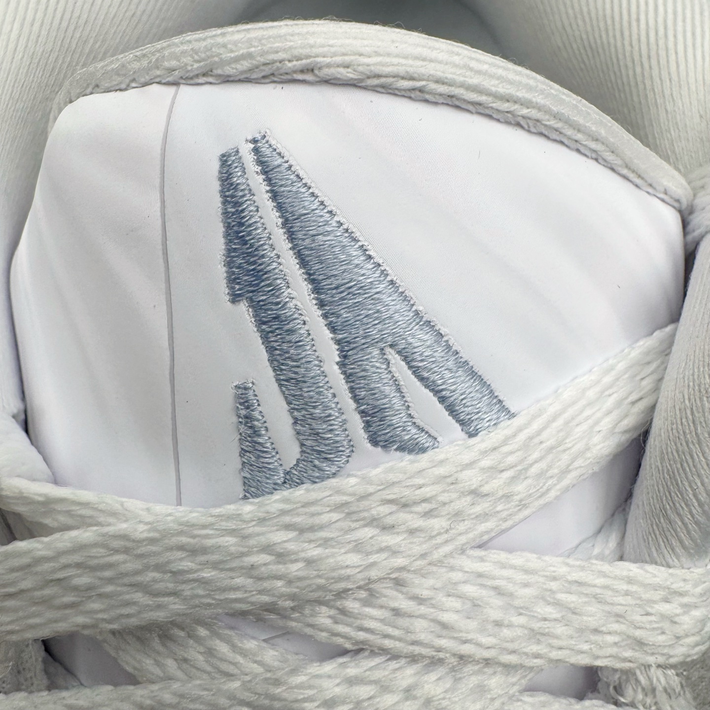 图片[14]-＃灭世/Max NK Ja 3 Scratch EP 莫兰特三代柔软舒适防滑耐磨透气支撑轻便低帮篮球鞋 全明星 灰白 HF2794-100 2024『压轴』后卫实战旗舰 圣枪腰王 重磅革新登场🌪 🔝历时5个月！全力打造 科比➕欧文系列 综合体 ！Pt实战体验天花板上限 再度提高🔝 ✅【顶配缓震】独家革新搭载 前掌5mm TURBO气垫 兼具贴地与缓震！（正品仅长方形小气垫）➕后掌大马蹄14mm厚 气垫 提高后掌缓震极限 （正品后掌无气垫） ✅【顶级抗扭】 搭载硬度65HC 发泡中底框架 ➕高强度中足抗扭片 革新升级 赛事级抗扭水平！独此一家 ✅【顶级支撑】鞋身侧向包裹 双层补强层 200斤以上选手 也可驾驭（正品仅一层）对比市场货品偷工减料 不可同日而语！ ✅气垫气压上脚即可感受！后掌鞋垫掀开可见气垫轮廓（谨防窜货） 鞋底止滑配方 无需磨合 原地起飞🛫 NK年度后卫旗舰 独家革新升级 『口碑源自专业 实力来源于专注』 真灭世纯原 切勿被市场仿冒吊牌挂羊头卖狗肉 尺码：39-46 正码正拍-选品中心