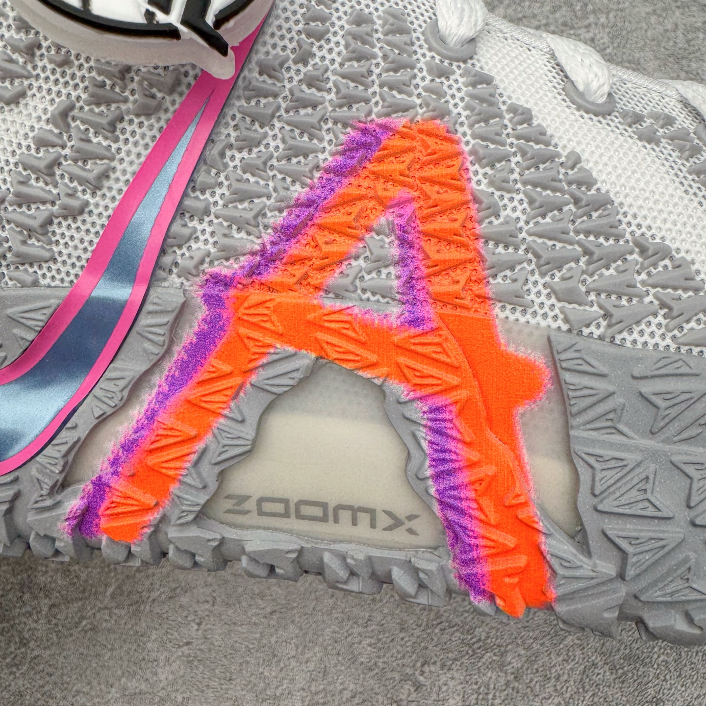 图片[19]-＃灭世/Max NK Ja 3 Scratch EP 莫兰特三代柔软舒适防滑耐磨透气支撑轻便低帮篮球鞋 全明星 灰白 HF2794-100 2024『压轴』后卫实战旗舰 圣枪腰王 重磅革新登场🌪 🔝历时5个月！全力打造 科比➕欧文系列 综合体 ！Pt实战体验天花板上限 再度提高🔝 ✅【顶配缓震】独家革新搭载 前掌5mm TURBO气垫 兼具贴地与缓震！（正品仅长方形小气垫）➕后掌大马蹄14mm厚 气垫 提高后掌缓震极限 （正品后掌无气垫） ✅【顶级抗扭】 搭载硬度65HC 发泡中底框架 ➕高强度中足抗扭片 革新升级 赛事级抗扭水平！独此一家 ✅【顶级支撑】鞋身侧向包裹 双层补强层 200斤以上选手 也可驾驭（正品仅一层）对比市场货品偷工减料 不可同日而语！ ✅气垫气压上脚即可感受！后掌鞋垫掀开可见气垫轮廓（谨防窜货） 鞋底止滑配方 无需磨合 原地起飞🛫 NK年度后卫旗舰 独家革新升级 『口碑源自专业 实力来源于专注』 真灭世纯原 切勿被市场仿冒吊牌挂羊头卖狗肉 尺码：39-46 正码正拍-选品中心