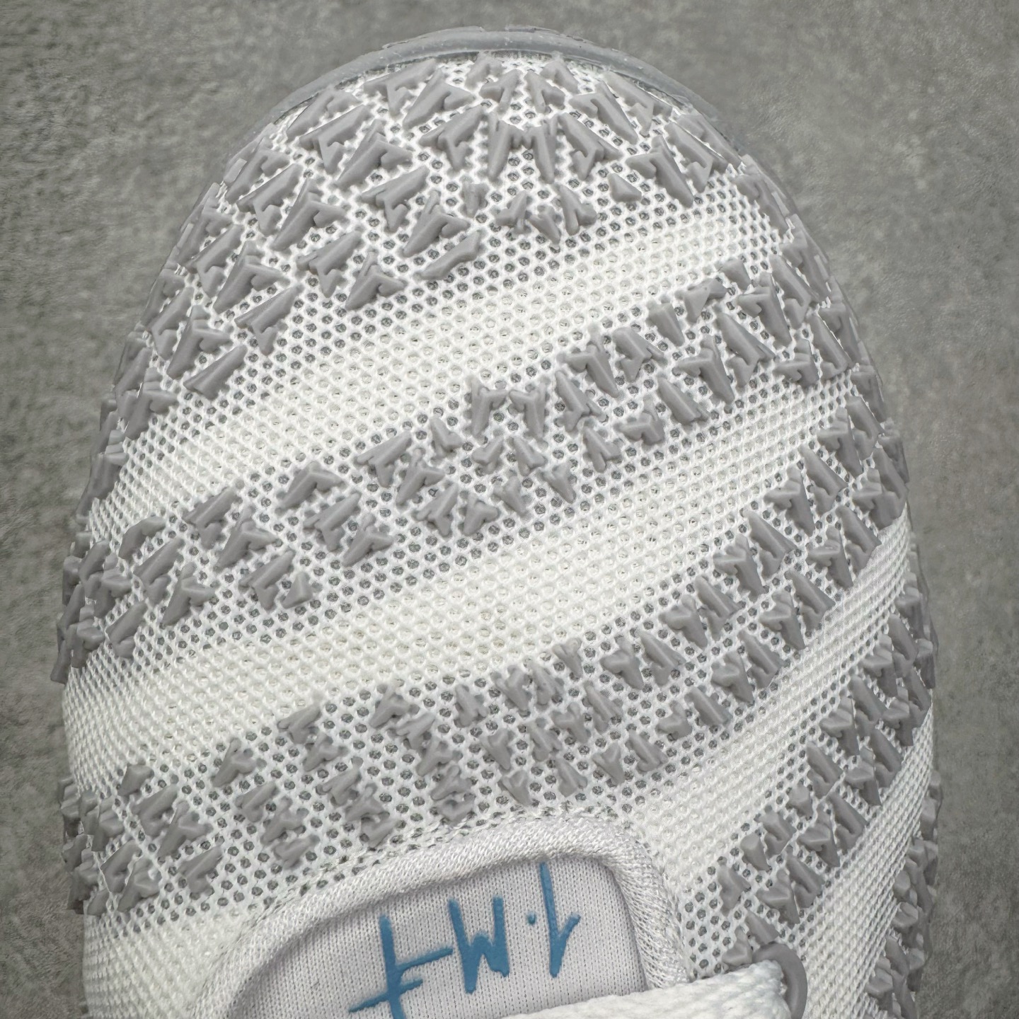 图片[15]-＃灭世/Max NK Ja 3 Scratch EP 莫兰特三代柔软舒适防滑耐磨透气支撑轻便低帮篮球鞋 全明星 灰白 HF2794-100 2024『压轴』后卫实战旗舰 圣枪腰王 重磅革新登场🌪 🔝历时5个月！全力打造 科比➕欧文系列 综合体 ！Pt实战体验天花板上限 再度提高🔝 ✅【顶配缓震】独家革新搭载 前掌5mm TURBO气垫 兼具贴地与缓震！（正品仅长方形小气垫）➕后掌大马蹄14mm厚 气垫 提高后掌缓震极限 （正品后掌无气垫） ✅【顶级抗扭】 搭载硬度65HC 发泡中底框架 ➕高强度中足抗扭片 革新升级 赛事级抗扭水平！独此一家 ✅【顶级支撑】鞋身侧向包裹 双层补强层 200斤以上选手 也可驾驭（正品仅一层）对比市场货品偷工减料 不可同日而语！ ✅气垫气压上脚即可感受！后掌鞋垫掀开可见气垫轮廓（谨防窜货） 鞋底止滑配方 无需磨合 原地起飞🛫 NK年度后卫旗舰 独家革新升级 『口碑源自专业 实力来源于专注』 真灭世纯原 切勿被市场仿冒吊牌挂羊头卖狗肉 尺码：39-46 正码正拍-选品中心