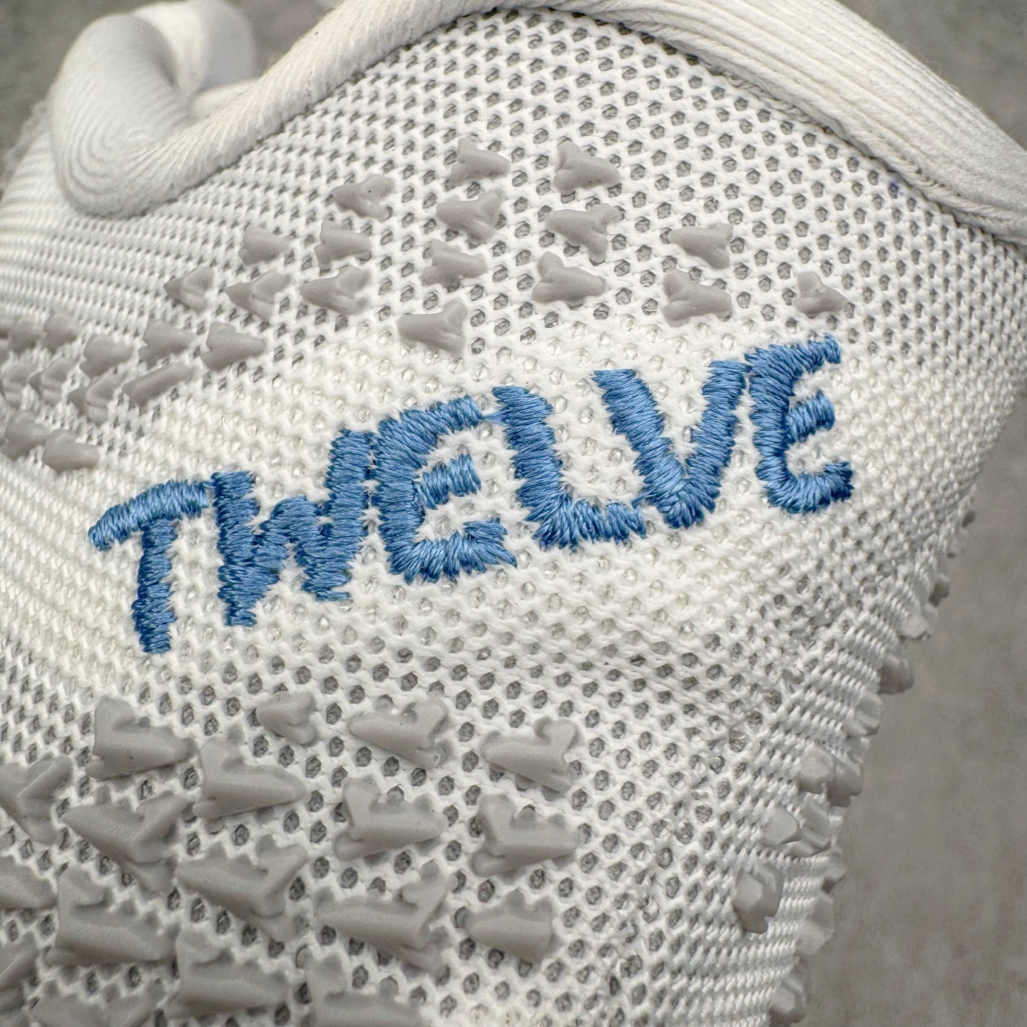 图片[17]-＃灭世/Max NK Ja 3 Scratch EP 莫兰特三代柔软舒适防滑耐磨透气支撑轻便低帮篮球鞋 全明星 灰白 HF2794-100 2024『压轴』后卫实战旗舰 圣枪腰王 重磅革新登场🌪 🔝历时5个月！全力打造 科比➕欧文系列 综合体 ！Pt实战体验天花板上限 再度提高🔝 ✅【顶配缓震】独家革新搭载 前掌5mm TURBO气垫 兼具贴地与缓震！（正品仅长方形小气垫）➕后掌大马蹄14mm厚 气垫 提高后掌缓震极限 （正品后掌无气垫） ✅【顶级抗扭】 搭载硬度65HC 发泡中底框架 ➕高强度中足抗扭片 革新升级 赛事级抗扭水平！独此一家 ✅【顶级支撑】鞋身侧向包裹 双层补强层 200斤以上选手 也可驾驭（正品仅一层）对比市场货品偷工减料 不可同日而语！ ✅气垫气压上脚即可感受！后掌鞋垫掀开可见气垫轮廓（谨防窜货） 鞋底止滑配方 无需磨合 原地起飞🛫 NK年度后卫旗舰 独家革新升级 『口碑源自专业 实力来源于专注』 真灭世纯原 切勿被市场仿冒吊牌挂羊头卖狗肉 尺码：39-46 正码正拍-选品中心