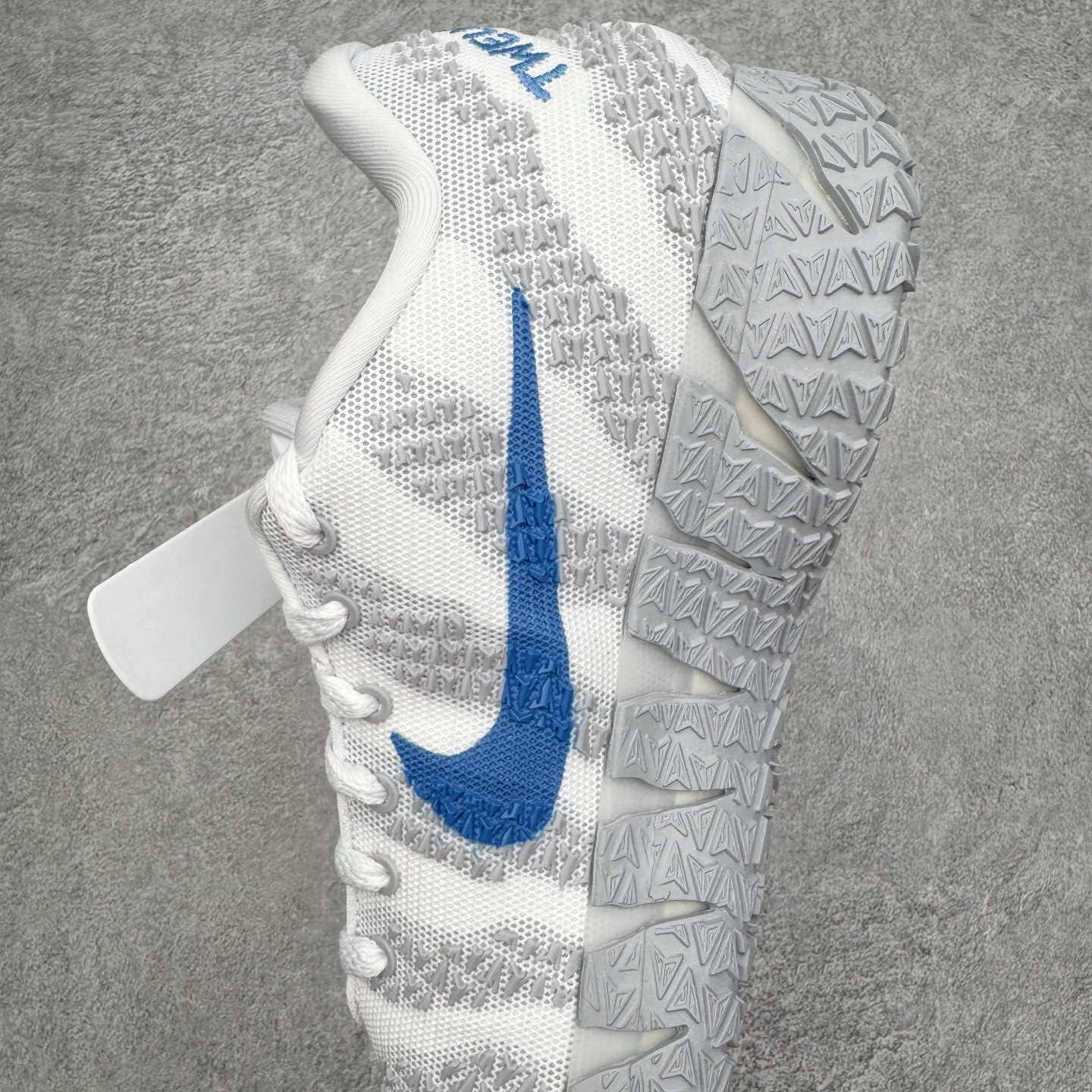 图片[7]-＃灭世/Max NK Ja 3 Scratch EP 莫兰特三代柔软舒适防滑耐磨透气支撑轻便低帮篮球鞋 全明星 灰白 HF2794-100 2024『压轴』后卫实战旗舰 圣枪腰王 重磅革新登场🌪 🔝历时5个月！全力打造 科比➕欧文系列 综合体 ！Pt实战体验天花板上限 再度提高🔝 ✅【顶配缓震】独家革新搭载 前掌5mm TURBO气垫 兼具贴地与缓震！（正品仅长方形小气垫）➕后掌大马蹄14mm厚 气垫 提高后掌缓震极限 （正品后掌无气垫） ✅【顶级抗扭】 搭载硬度65HC 发泡中底框架 ➕高强度中足抗扭片 革新升级 赛事级抗扭水平！独此一家 ✅【顶级支撑】鞋身侧向包裹 双层补强层 200斤以上选手 也可驾驭（正品仅一层）对比市场货品偷工减料 不可同日而语！ ✅气垫气压上脚即可感受！后掌鞋垫掀开可见气垫轮廓（谨防窜货） 鞋底止滑配方 无需磨合 原地起飞🛫 NK年度后卫旗舰 独家革新升级 『口碑源自专业 实力来源于专注』 真灭世纯原 切勿被市场仿冒吊牌挂羊头卖狗肉 尺码：39-46 正码正拍-选品中心